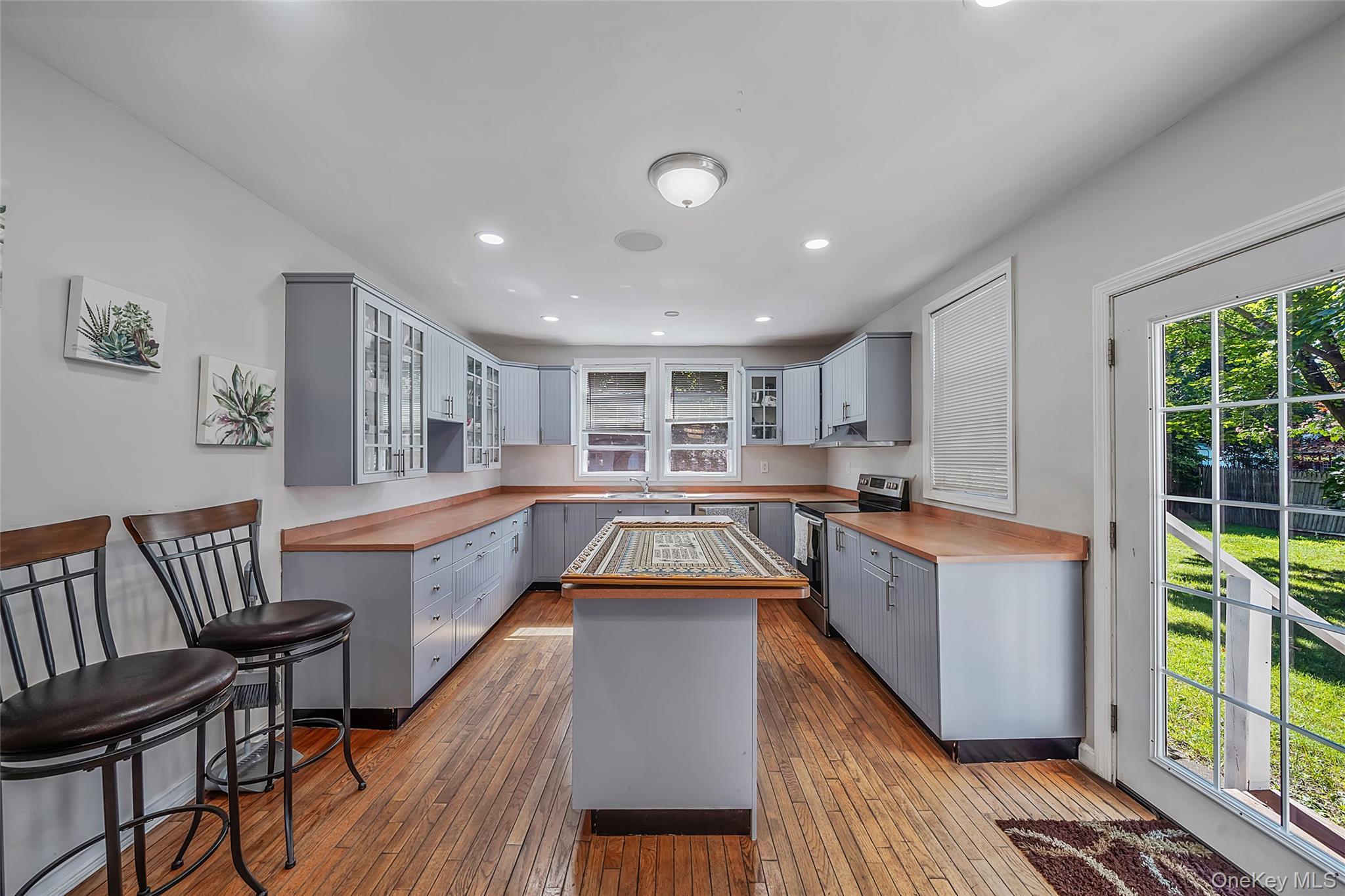 Single Family E 3rd Avenue  Suffolk County, NY 11706, MLS-1029811-9