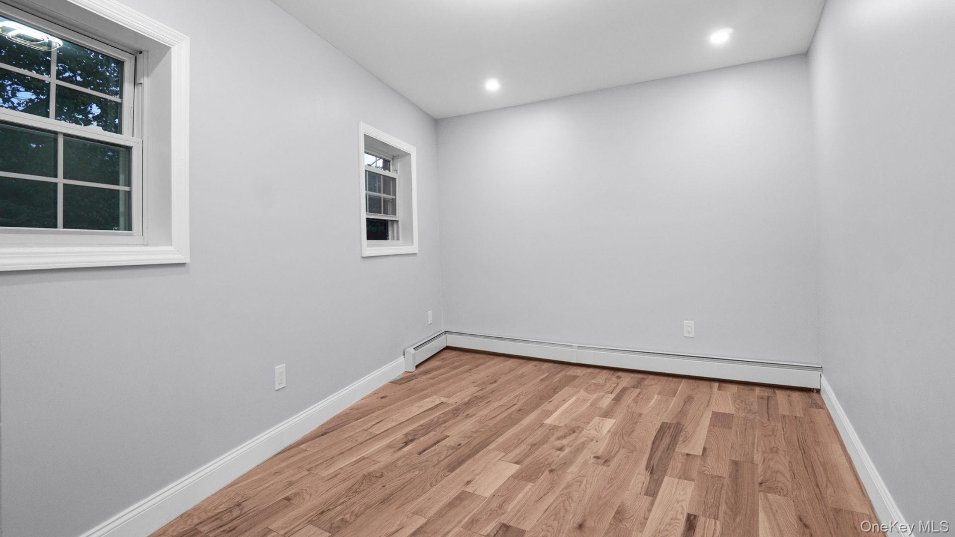 Single Family Throgs Neck Expwy Bronx, NY 10465, MLS-1029817-14