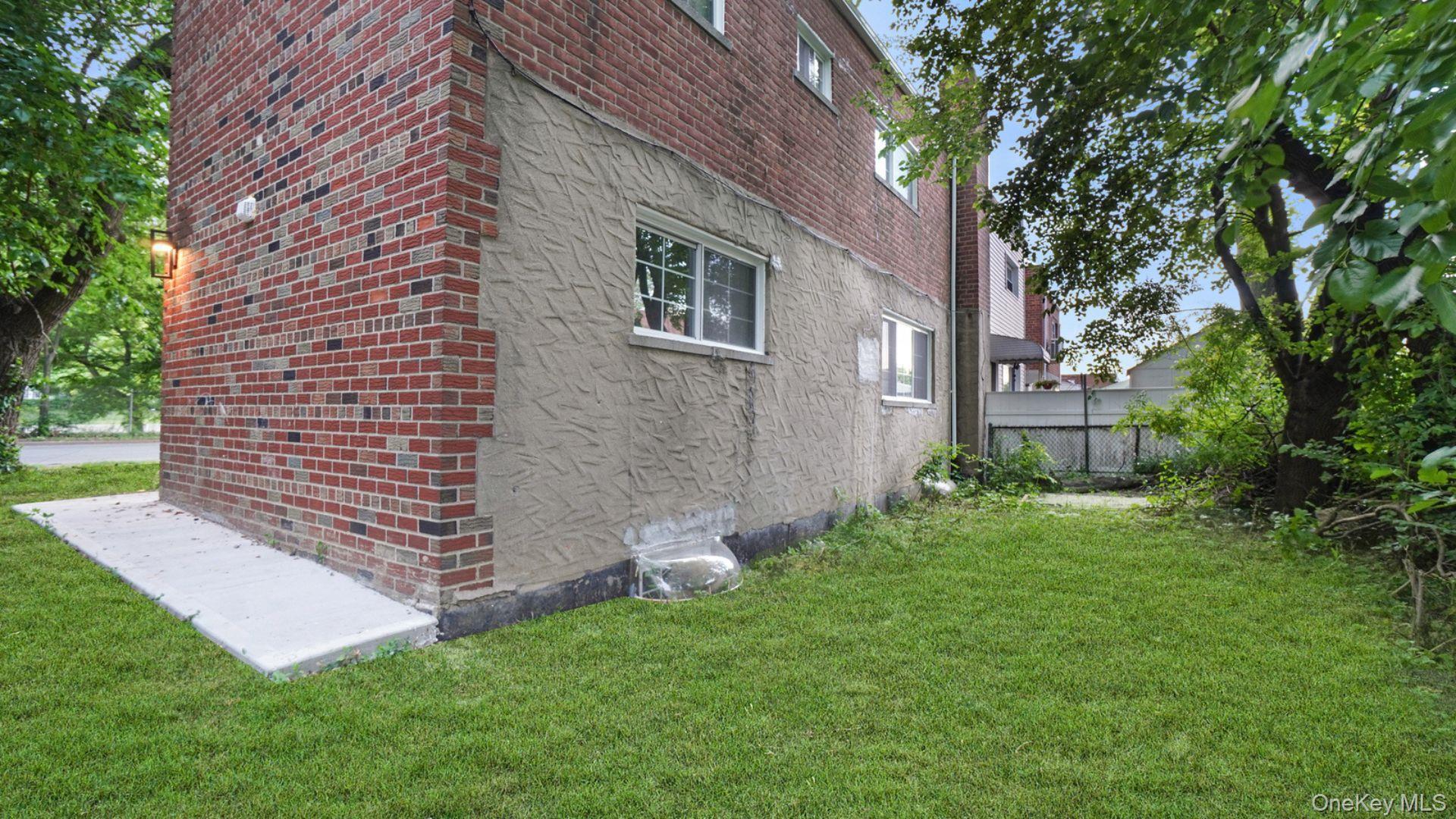 Single Family Throgs Neck Expwy Bronx, NY 10465, MLS-1029817-23