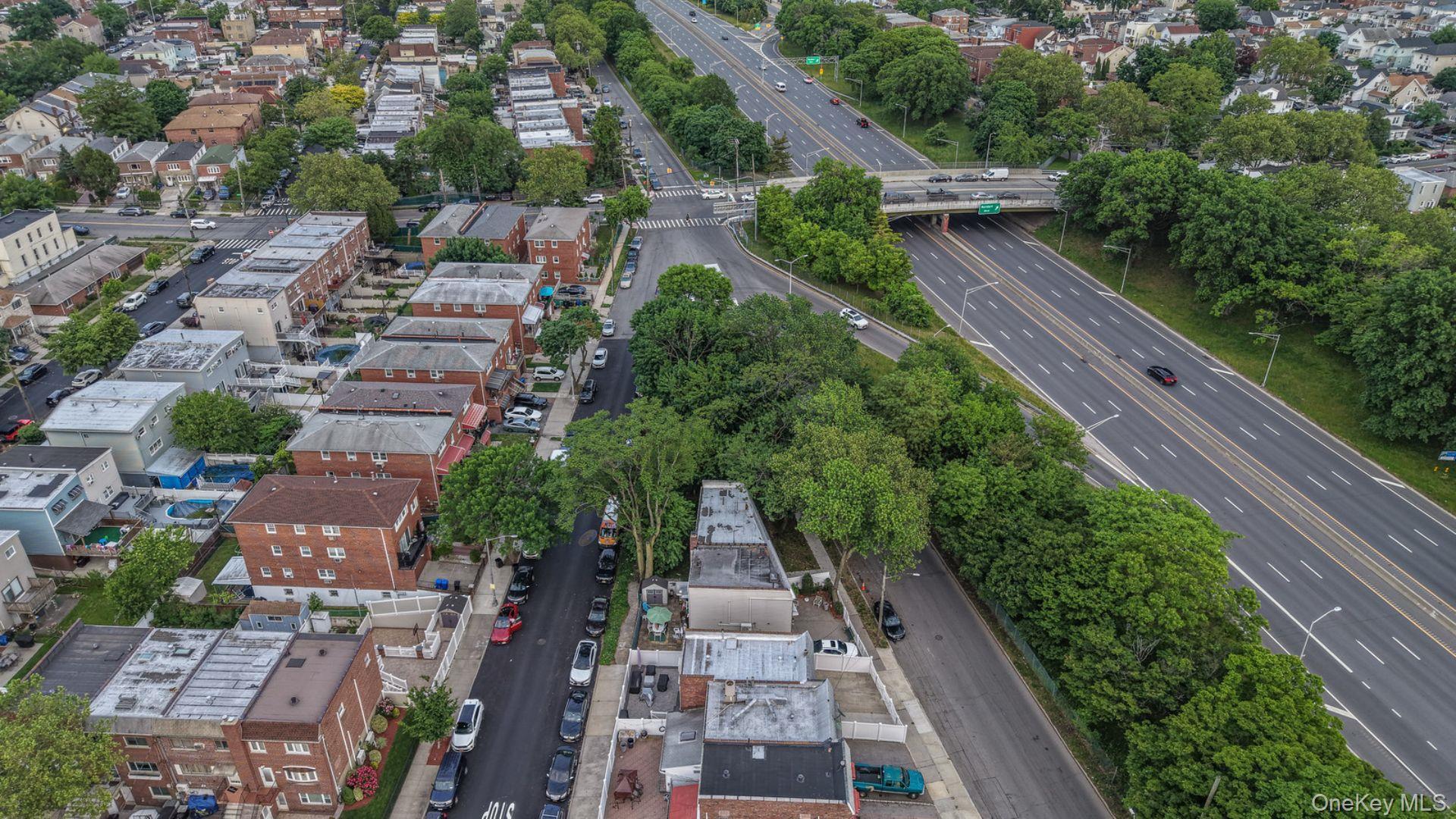 Single Family Throgs Neck Expwy Bronx, NY 10465, MLS-1029817-25