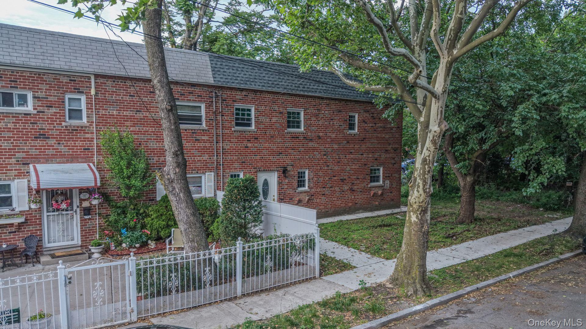 Single Family Throgs Neck Expwy  Bronx, NY 10465, MLS-1029817-28