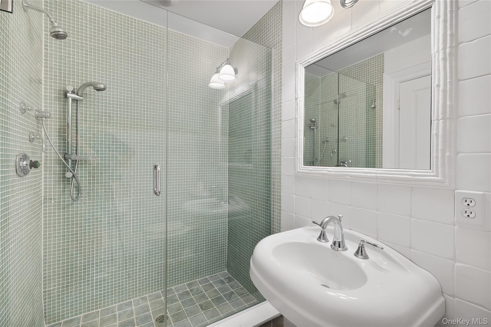 Single Family Shore Drive  Suffolk County, NY 11769, MLS-1029824-36
