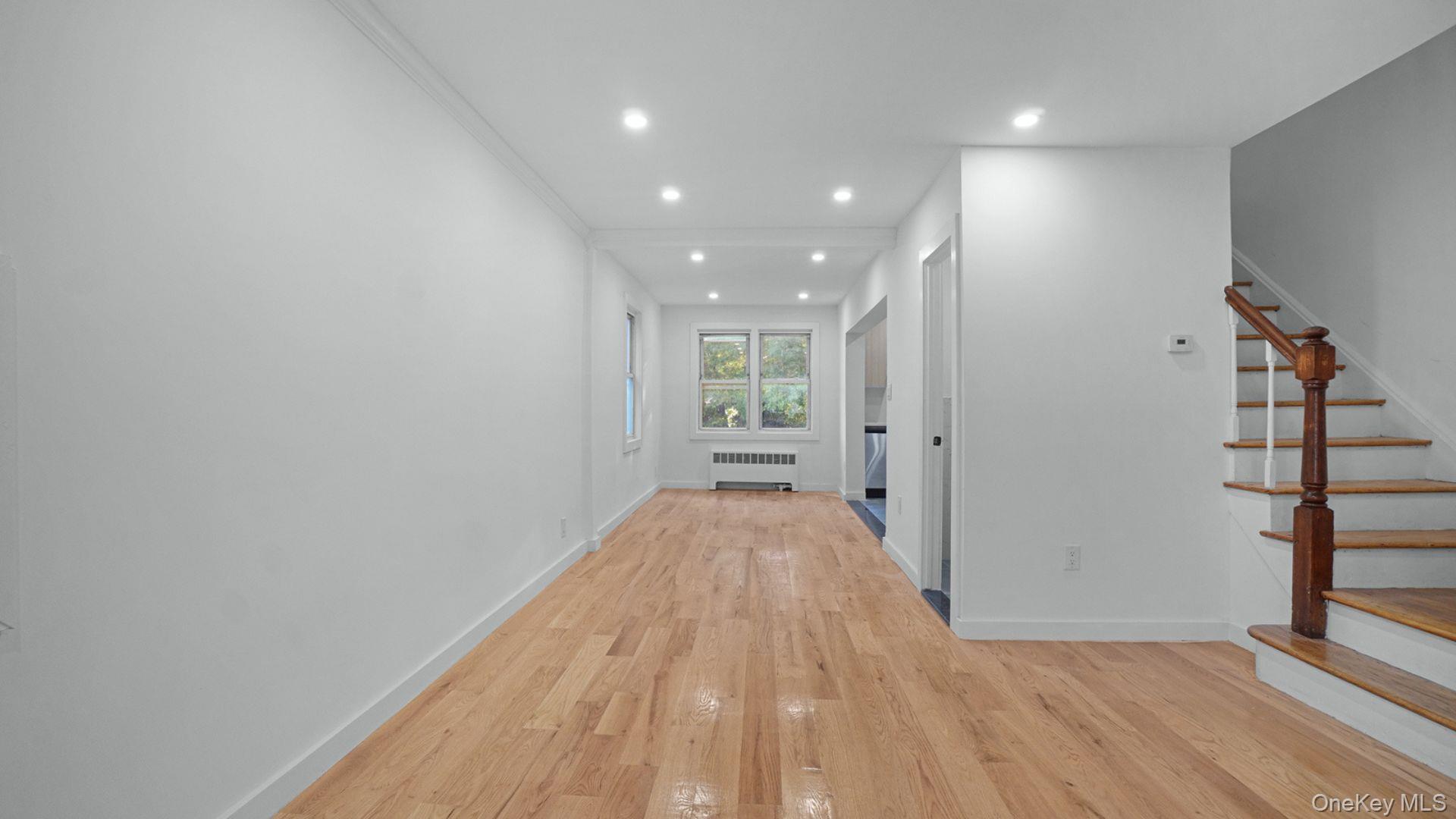Single Family Murdock Avenue Bronx, NY 10466, MLS-1029833-10