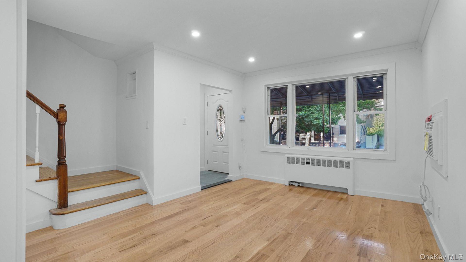 Single Family Murdock Avenue Bronx, NY 10466, MLS-1029833-11