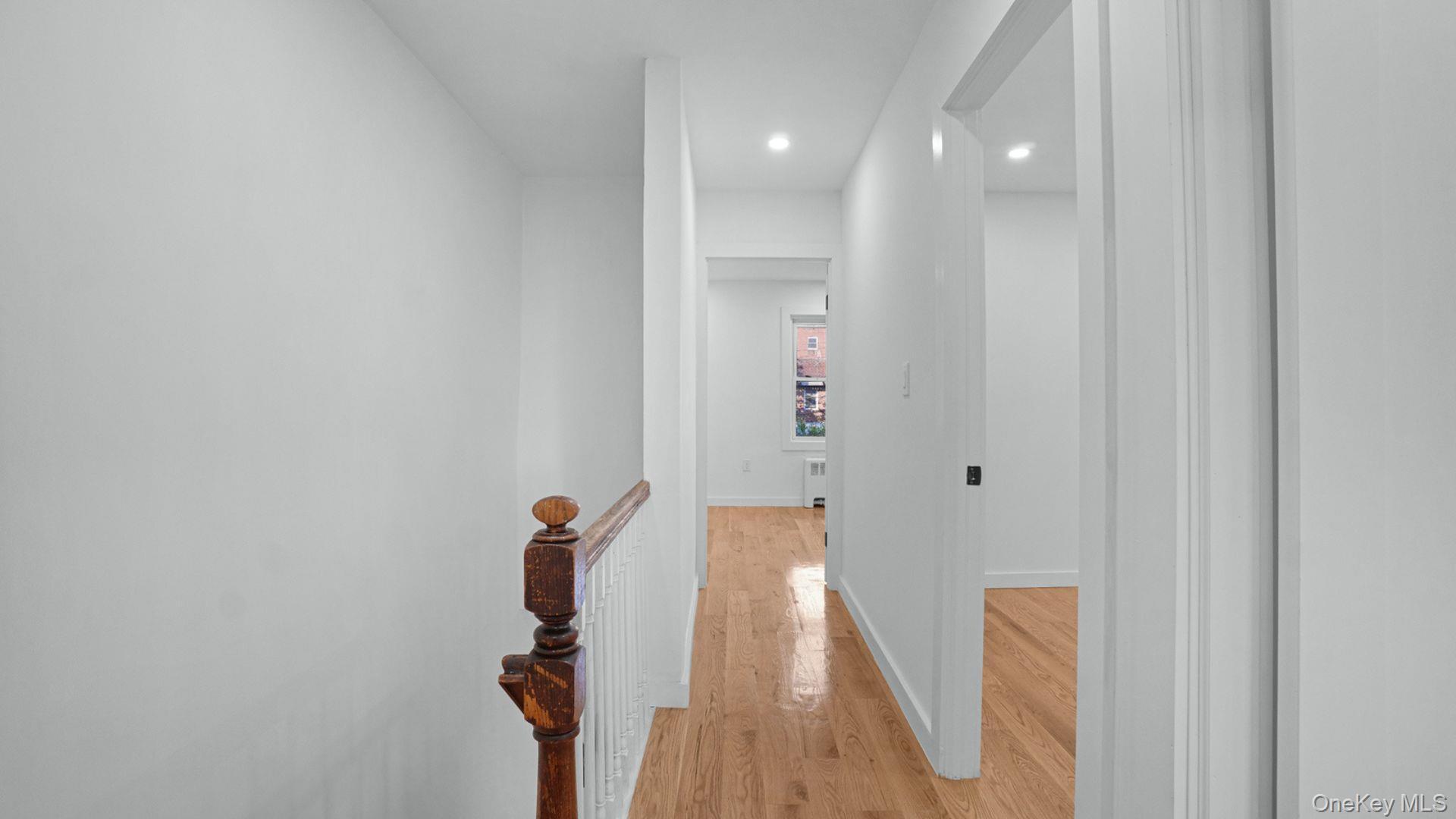 Single Family Murdock Avenue Bronx, NY 10466, MLS-1029833-13