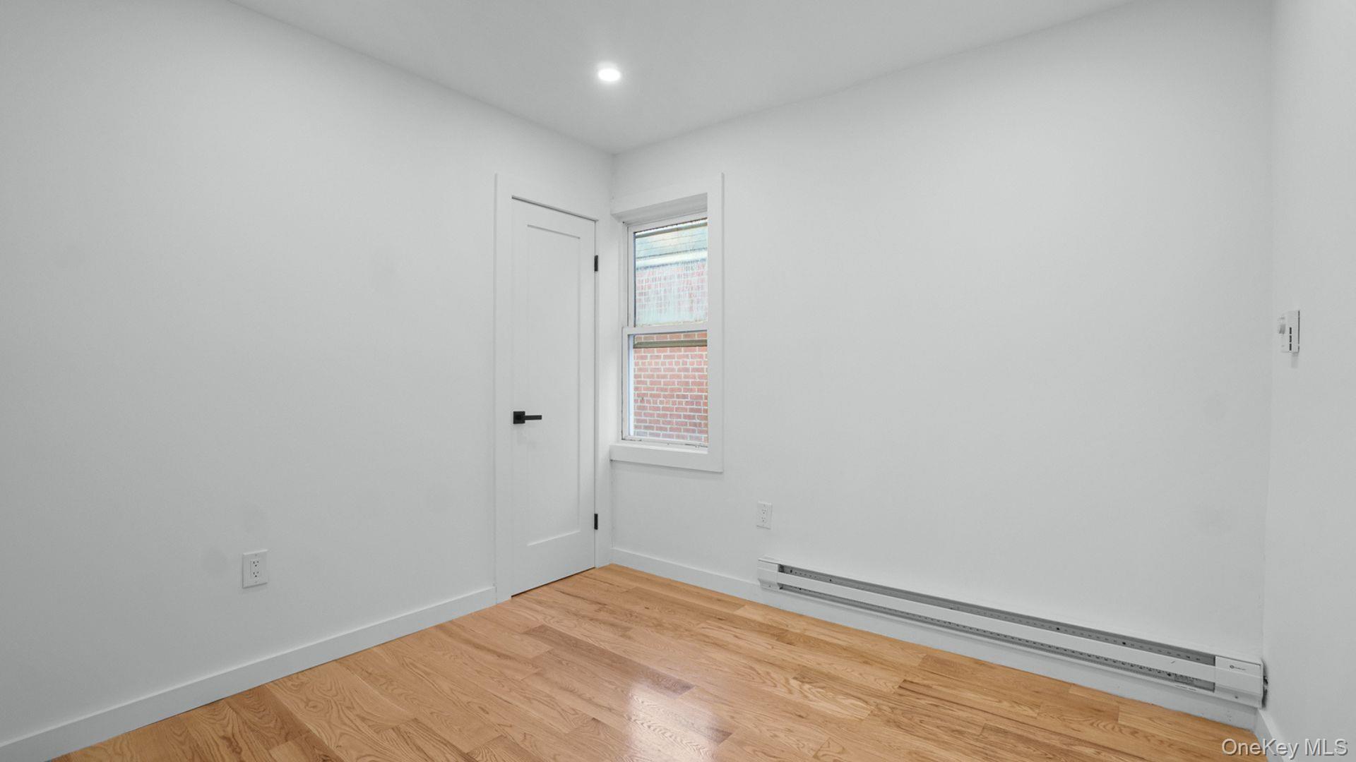 Single Family Murdock Avenue Bronx, NY 10466, MLS-1029833-15