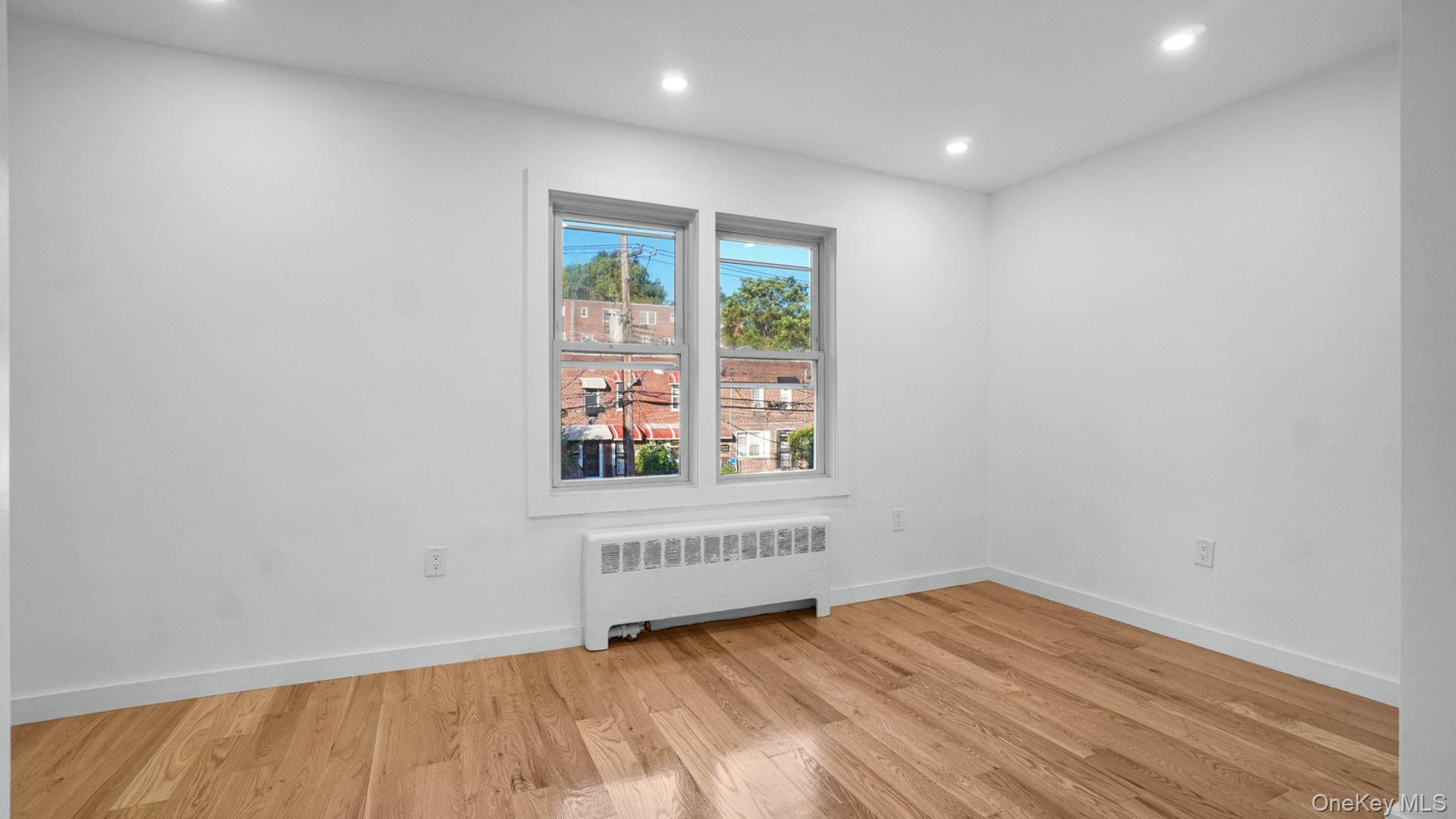 Single Family Murdock Avenue Bronx, NY 10466, MLS-1029833-16