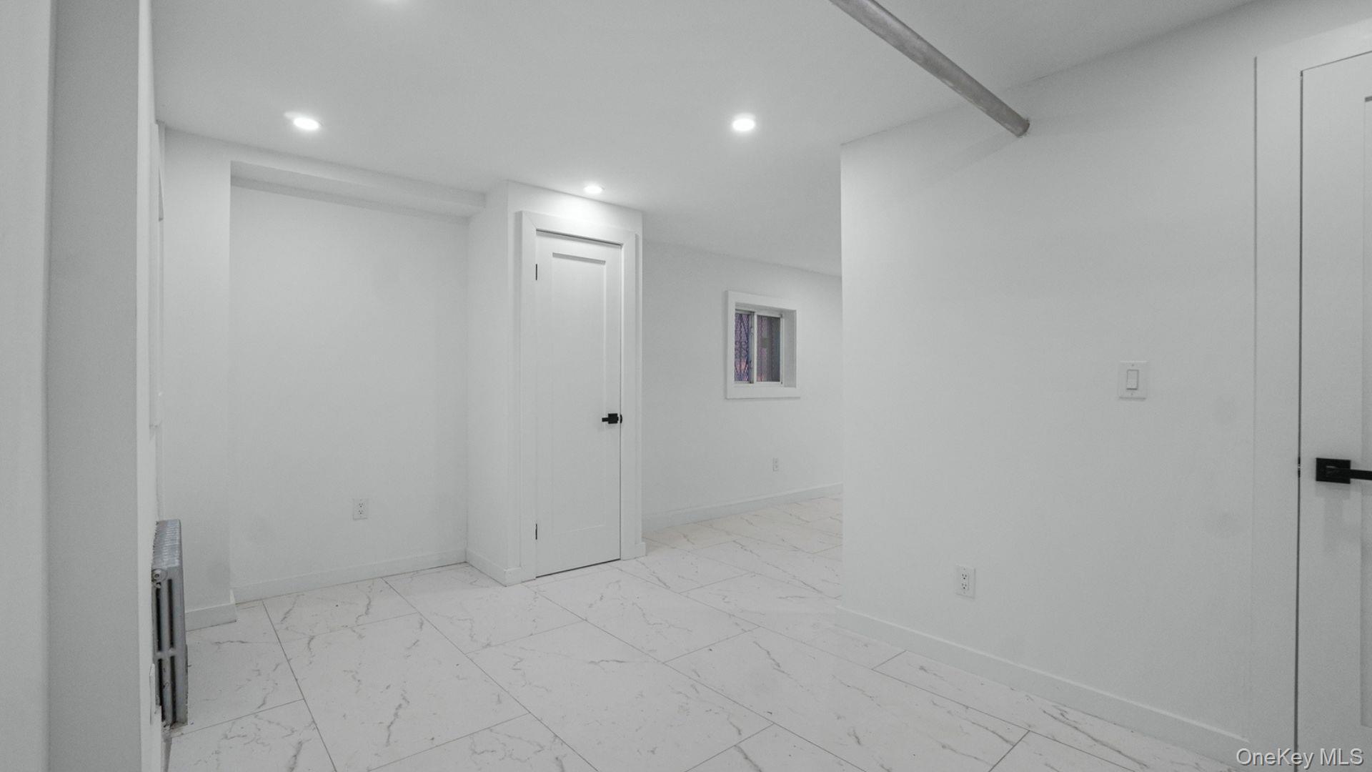 Single Family Murdock Avenue Bronx, NY 10466, MLS-1029833-18