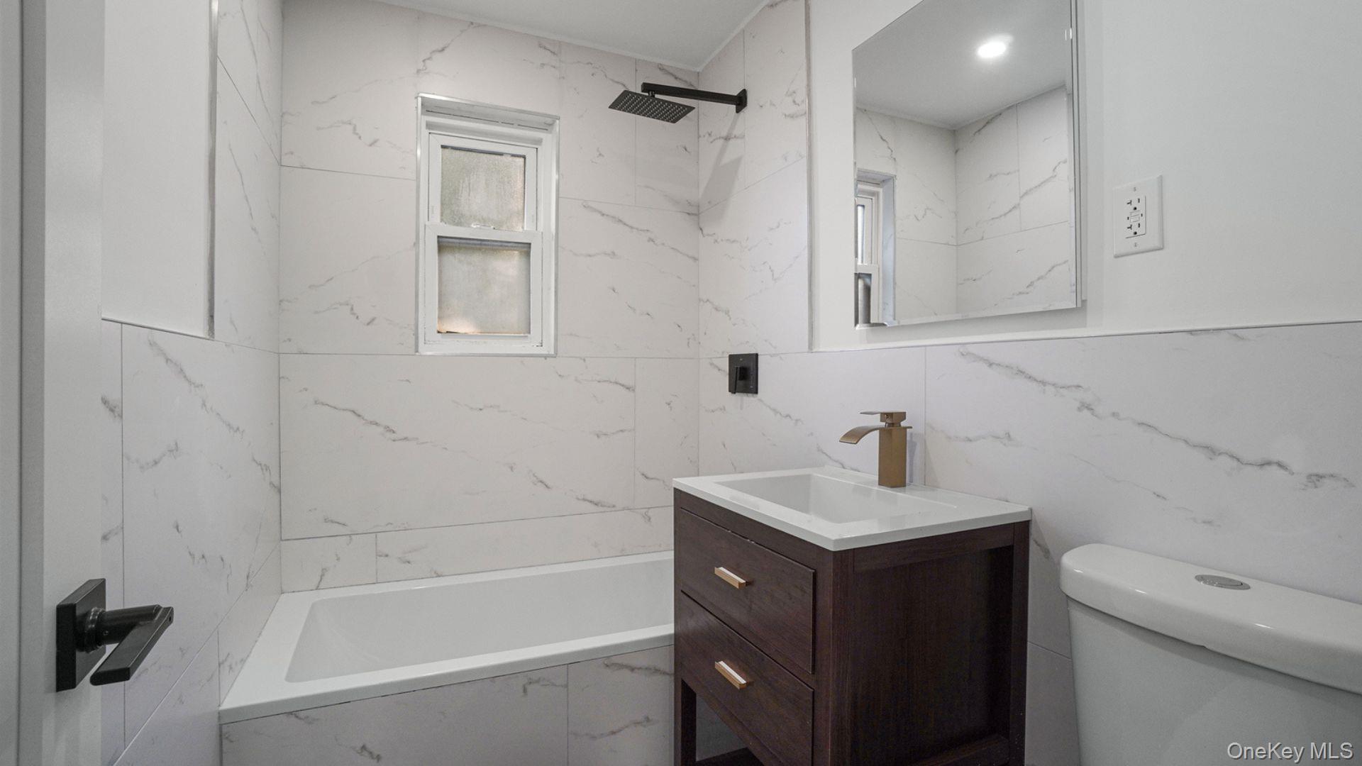 Single Family Murdock Avenue Bronx, NY 10466, MLS-1029833-21