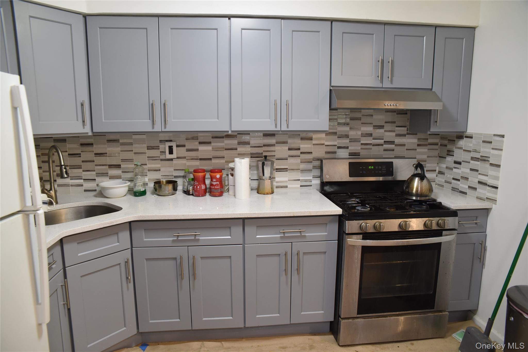 Single Family Wickham Avenue Bronx, NY 10469, MLS-1029837-10