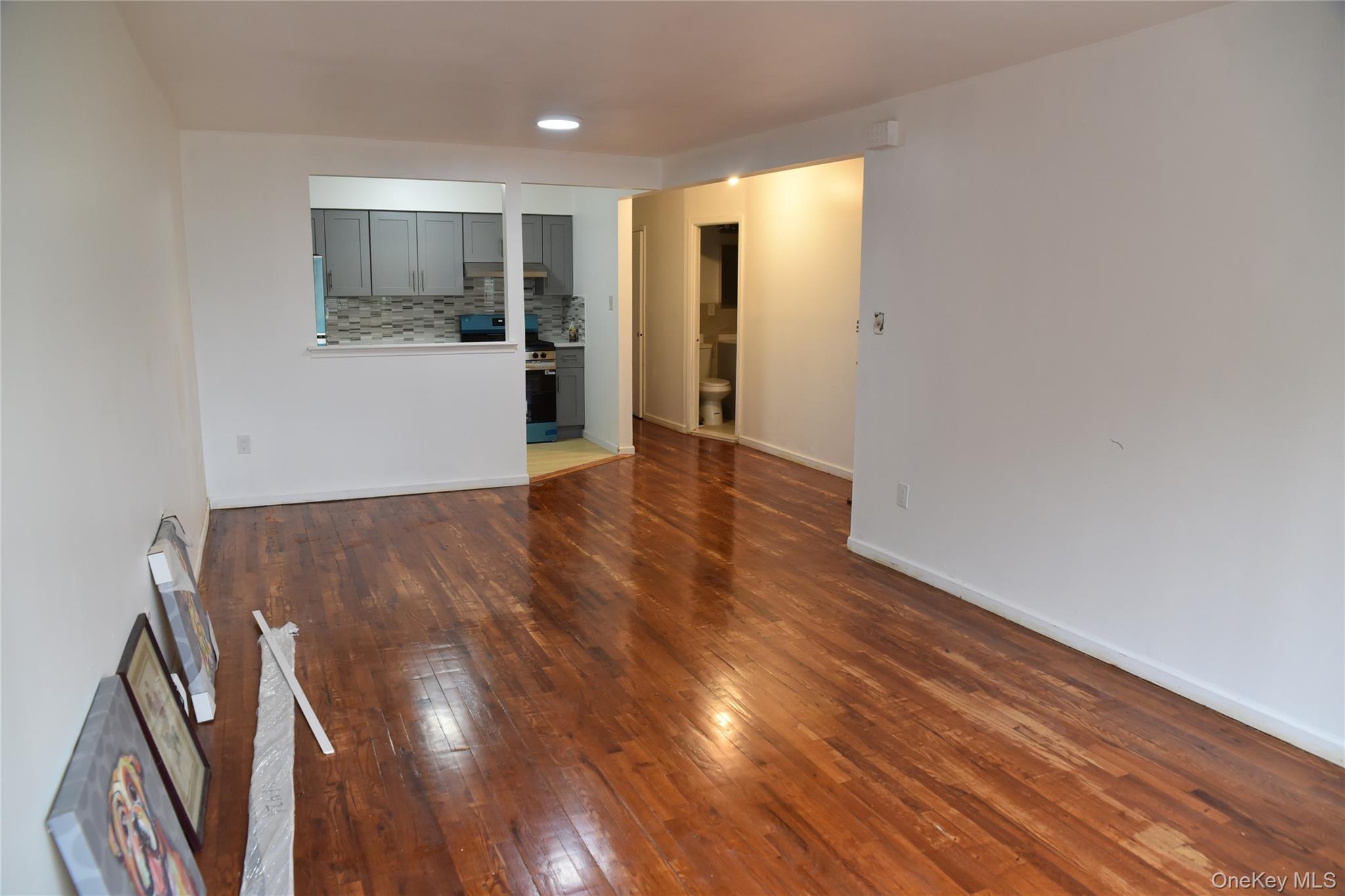 Single Family Wickham Avenue Bronx, NY 10469, MLS-1029837-15