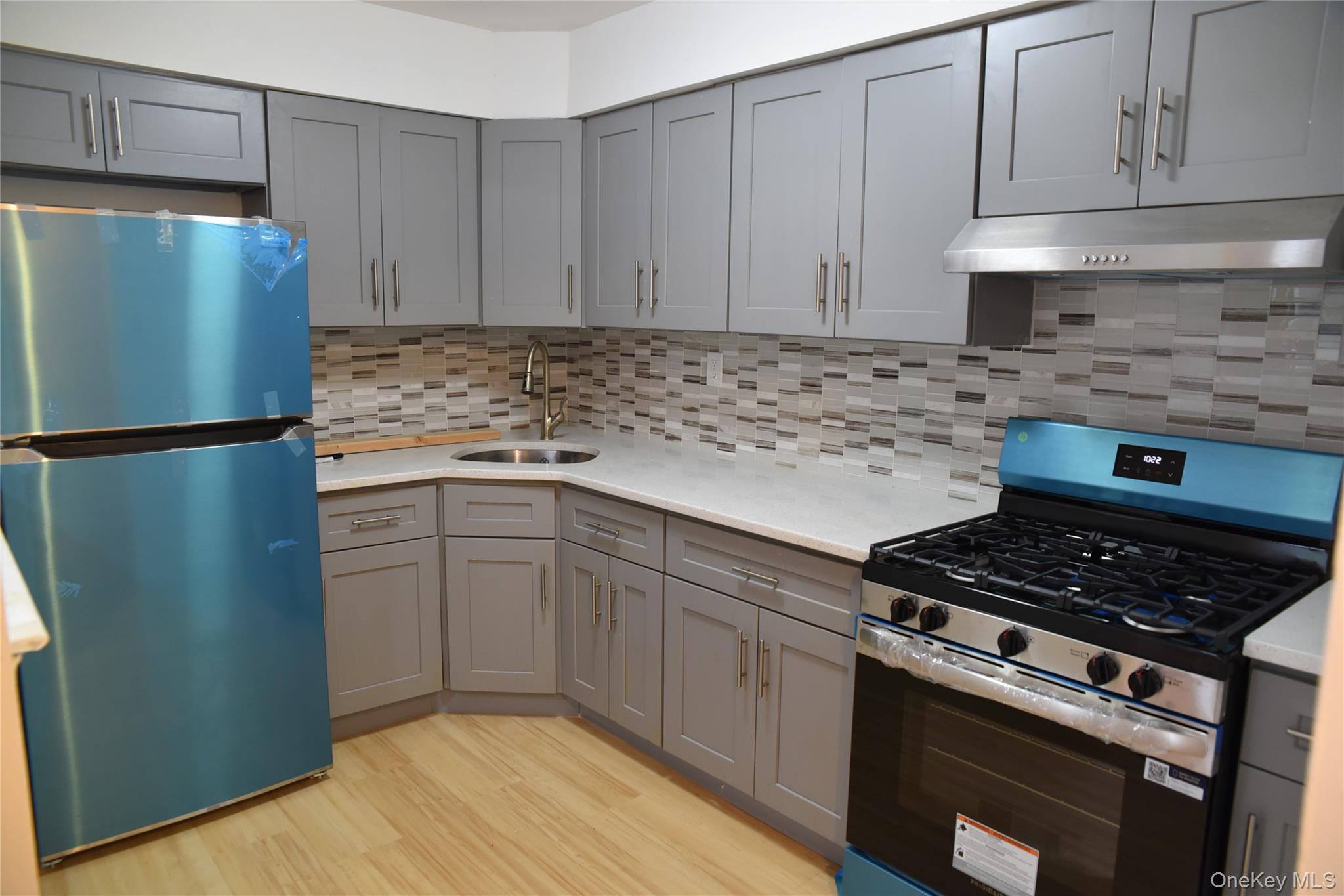 Single Family Wickham Avenue Bronx, NY 10469, MLS-1029837-17