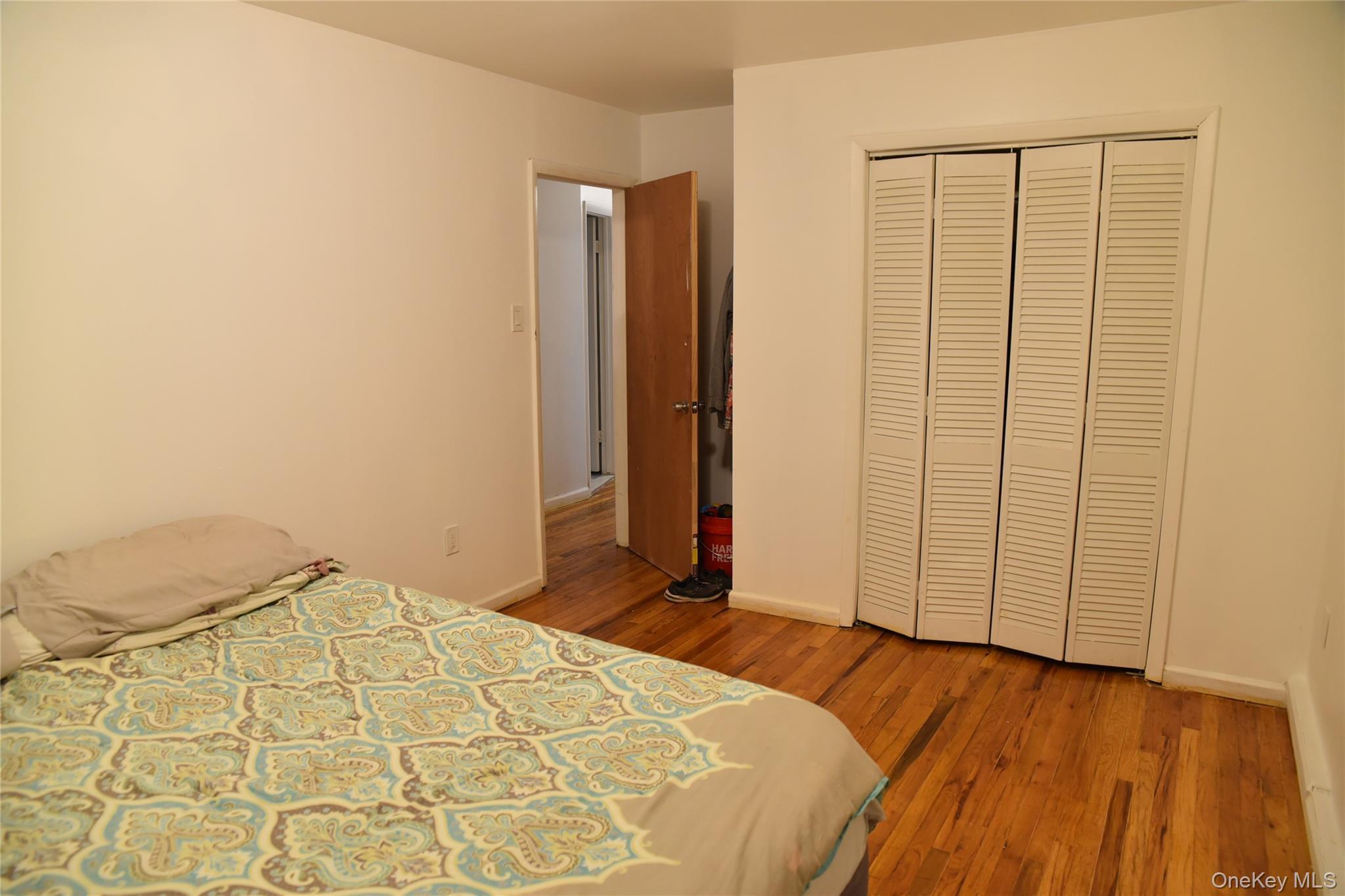 Single Family Wickham Avenue Bronx, NY 10469, MLS-1029837-21