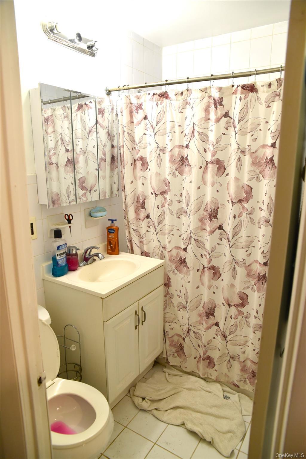 Single Family Wickham Avenue Bronx, NY 10469, MLS-1029837-22