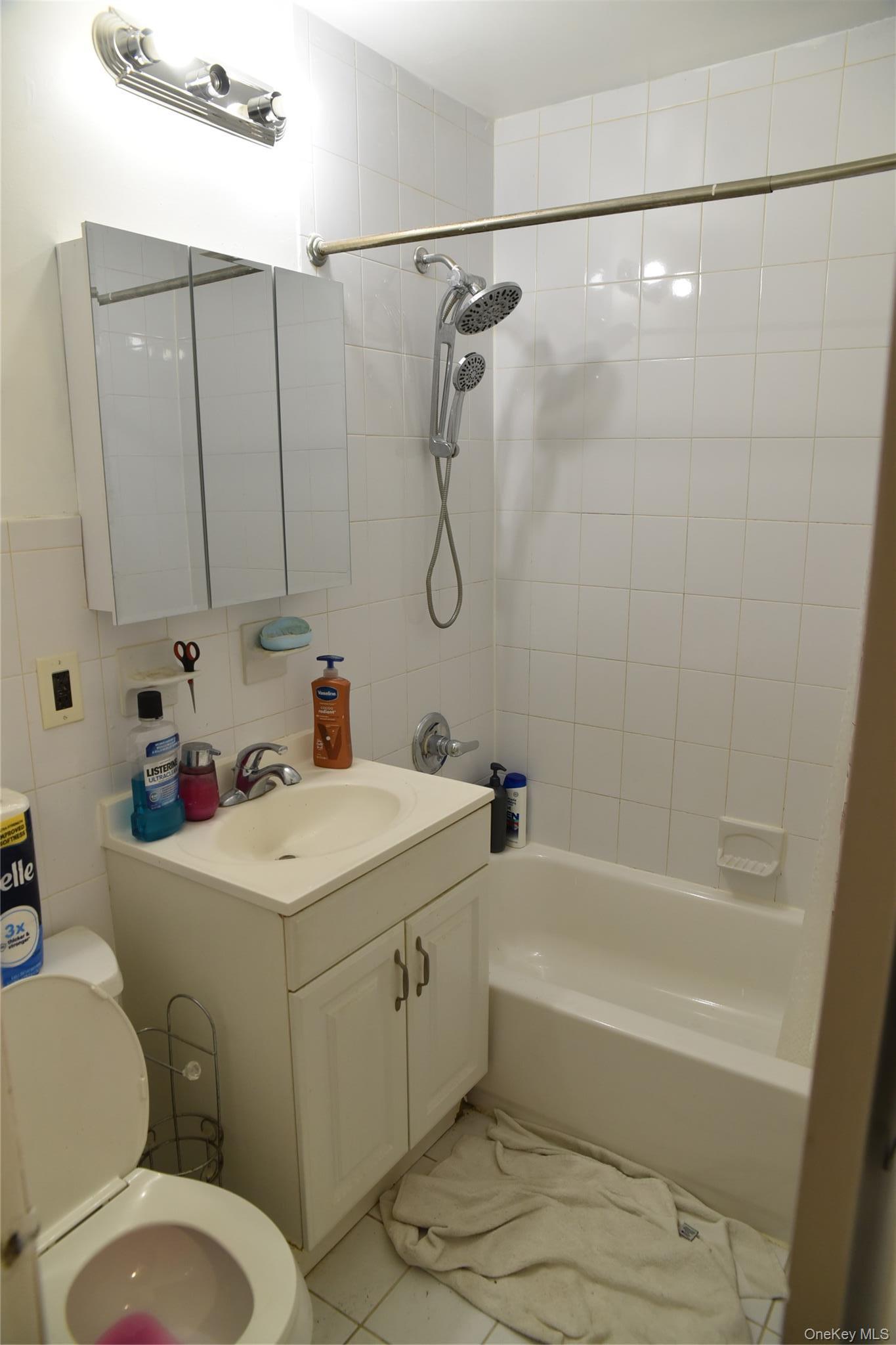 Single Family Wickham Avenue Bronx, NY 10469, MLS-1029837-23