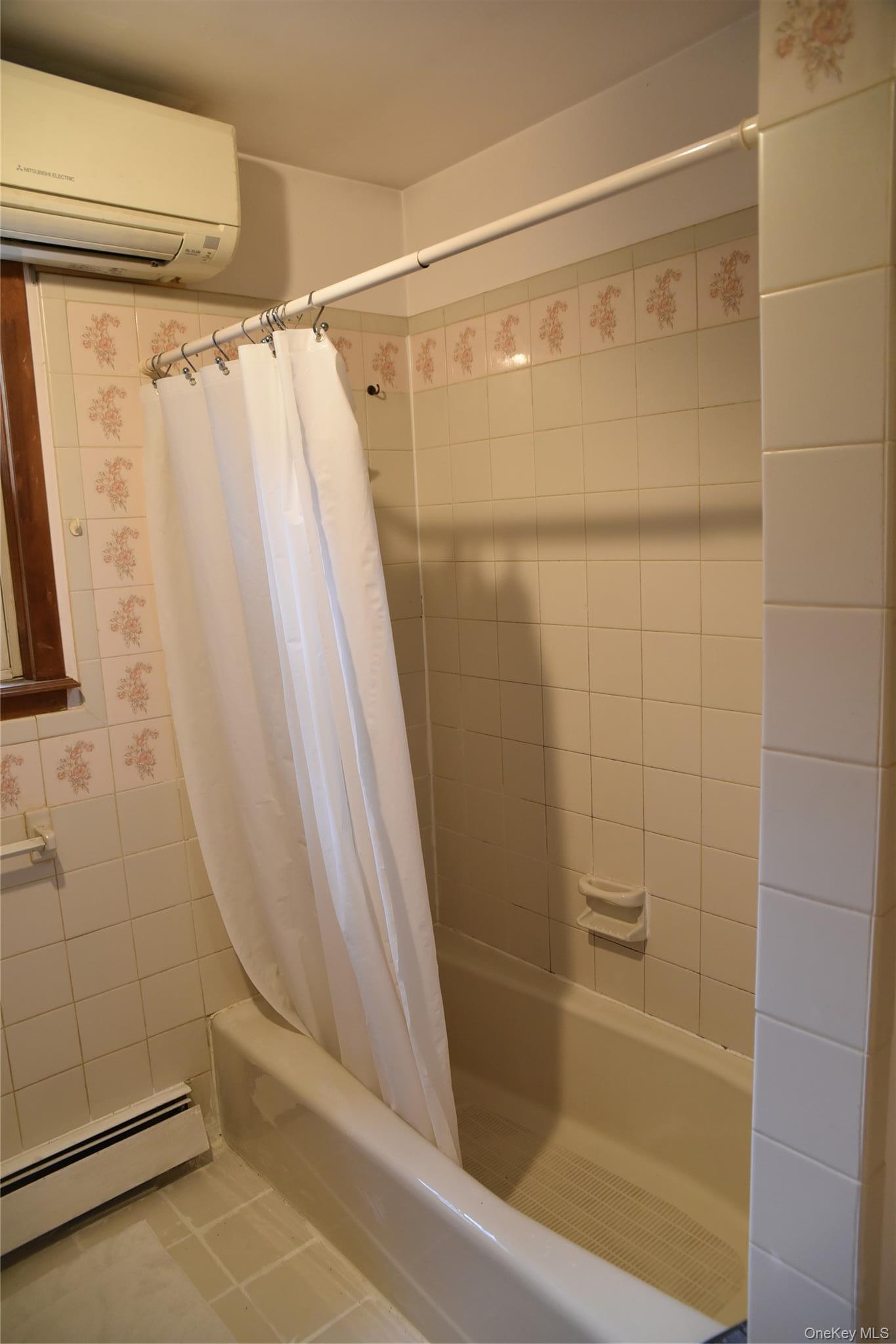 Single Family Wickham Avenue Bronx, NY 10469, MLS-1029837-24