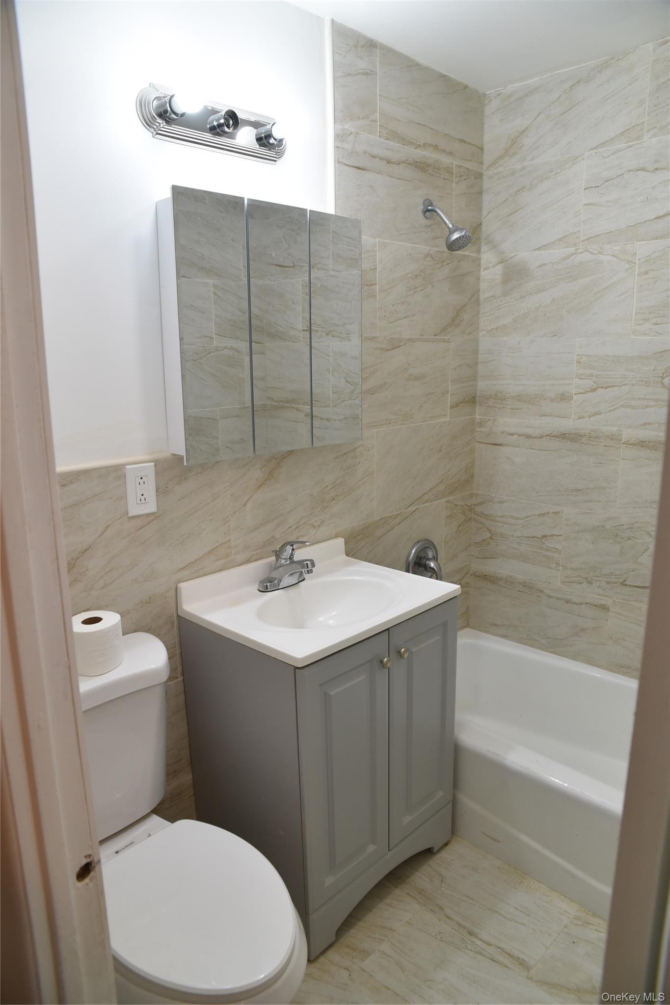 Single Family Wickham Avenue Bronx, NY 10469, MLS-1029837-25