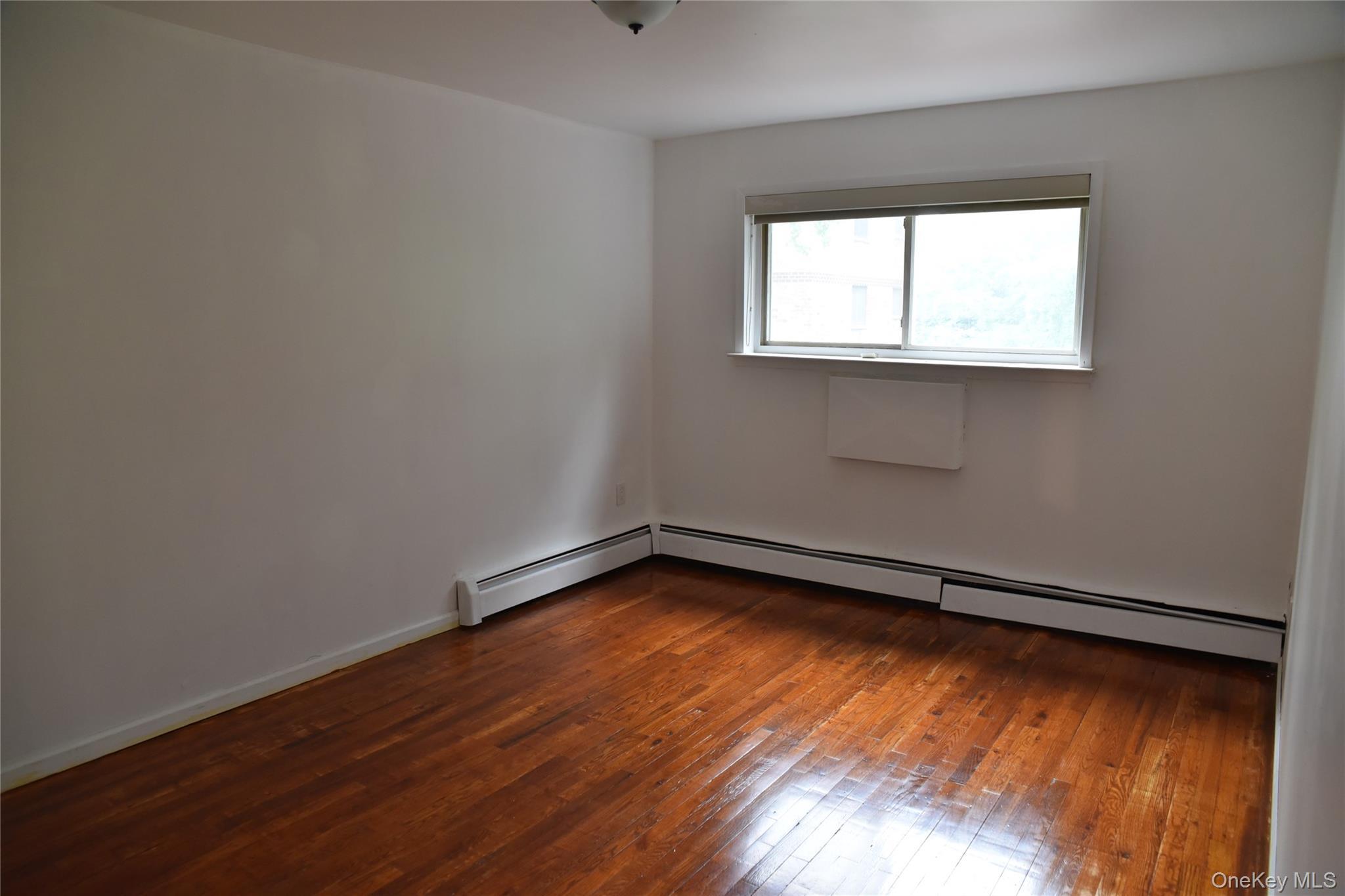 Single Family Wickham Avenue Bronx, NY 10469, MLS-1029837-28