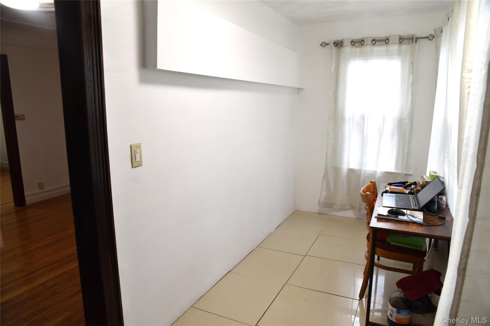 Single Family Wickham Avenue Bronx, NY 10469, MLS-1029837-32