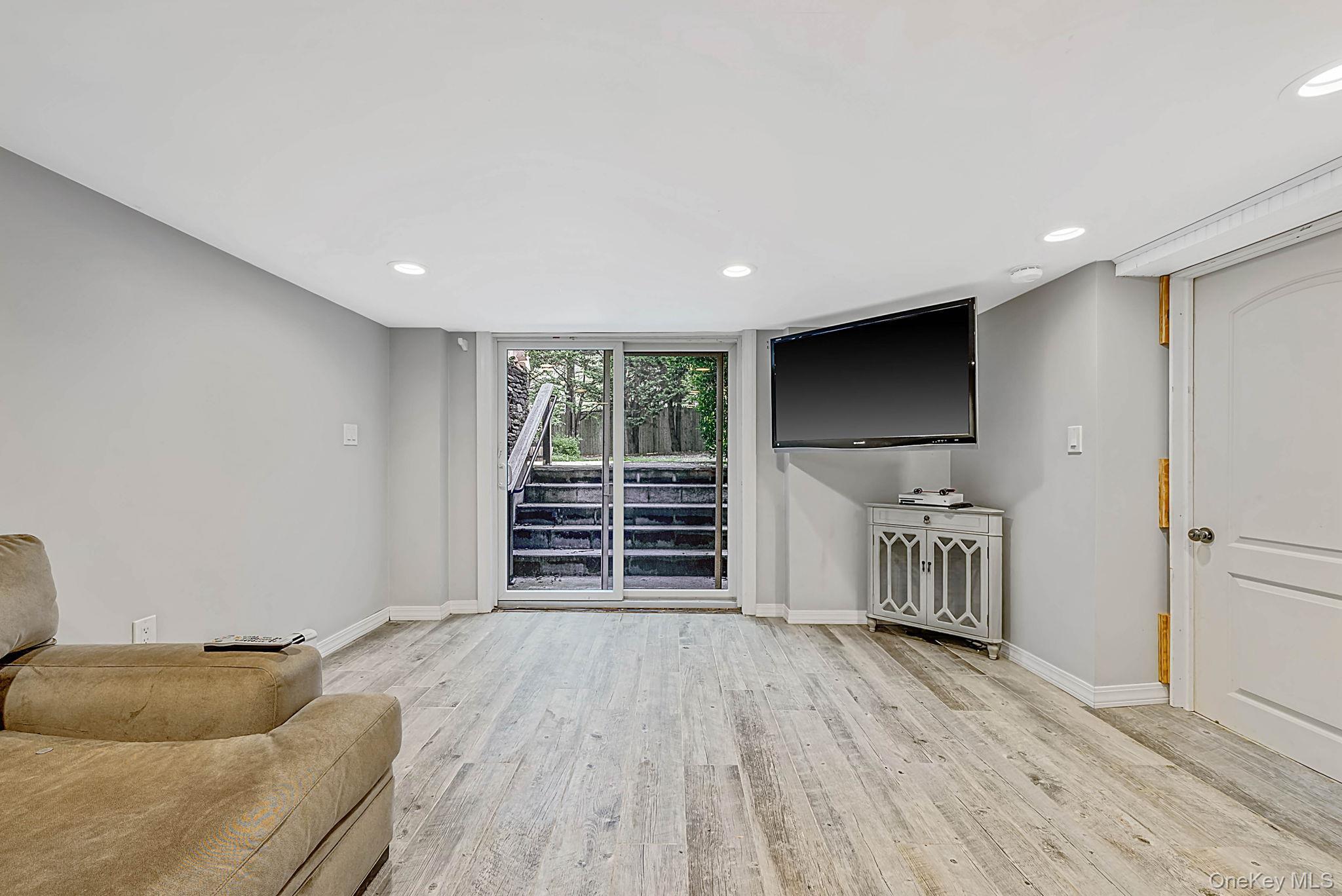 Single Family Traction Boulevard  Suffolk County, NY 11772, MLS-1029870-32