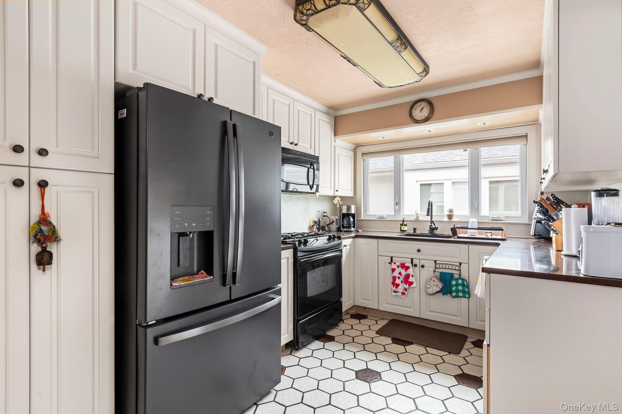 Single Family E 64th Street  Brooklyn, NY 11234, MLS-1029885-6