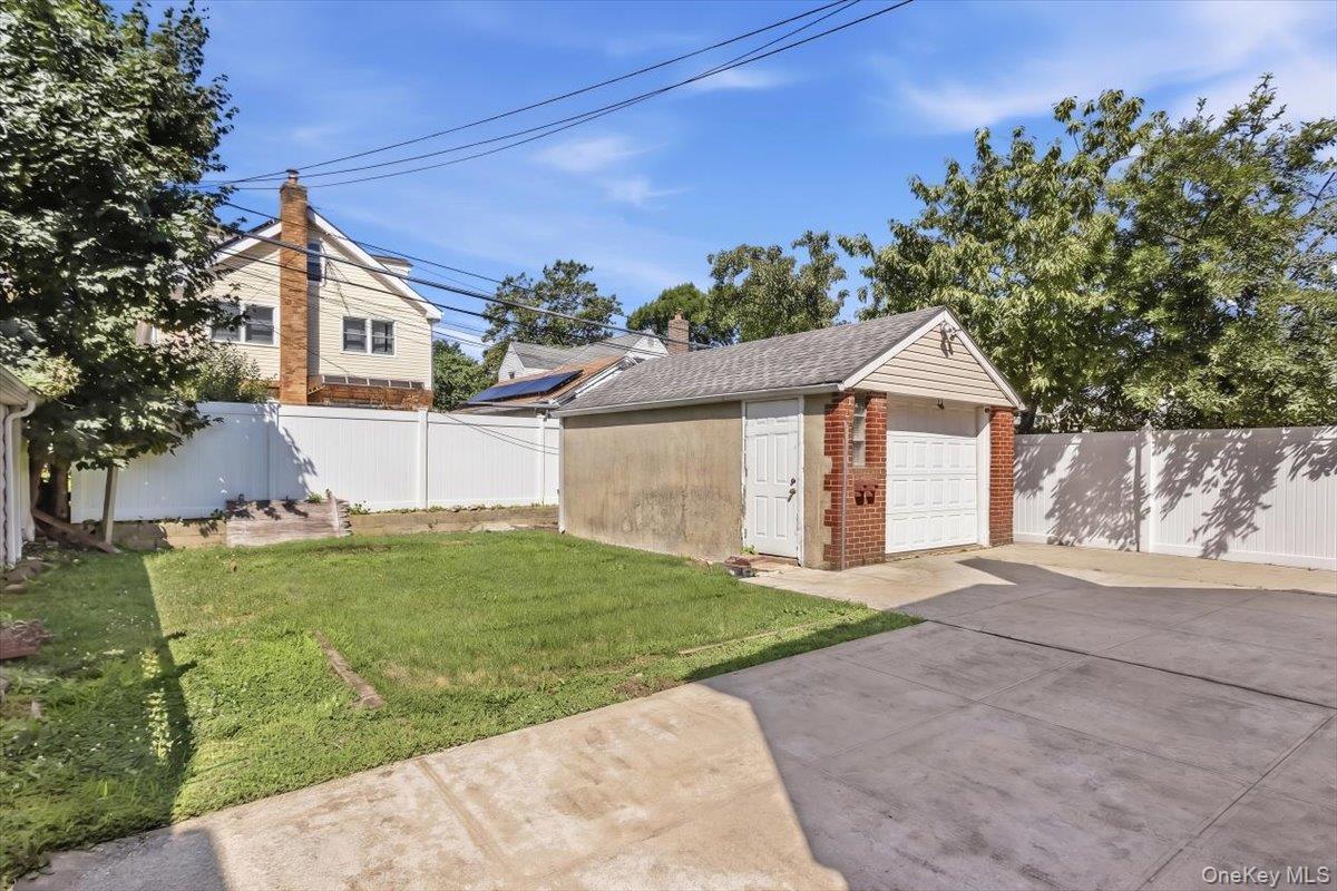 Single Family 248th Street Queens, NY 11426, MLS-1029947-24