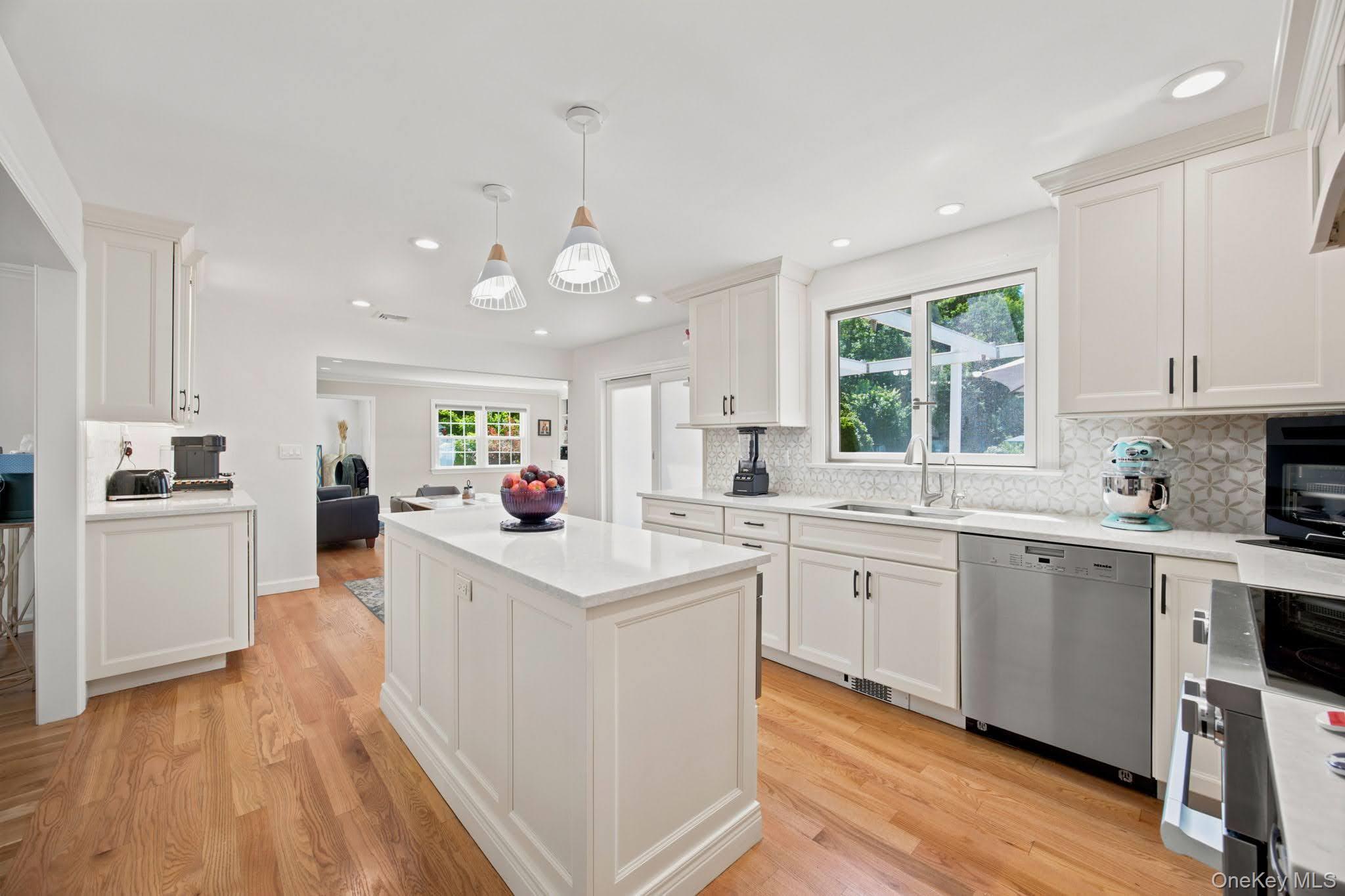 Single Family Artisan Avenue Suffolk County, NY 11743, MLS-1029987-10