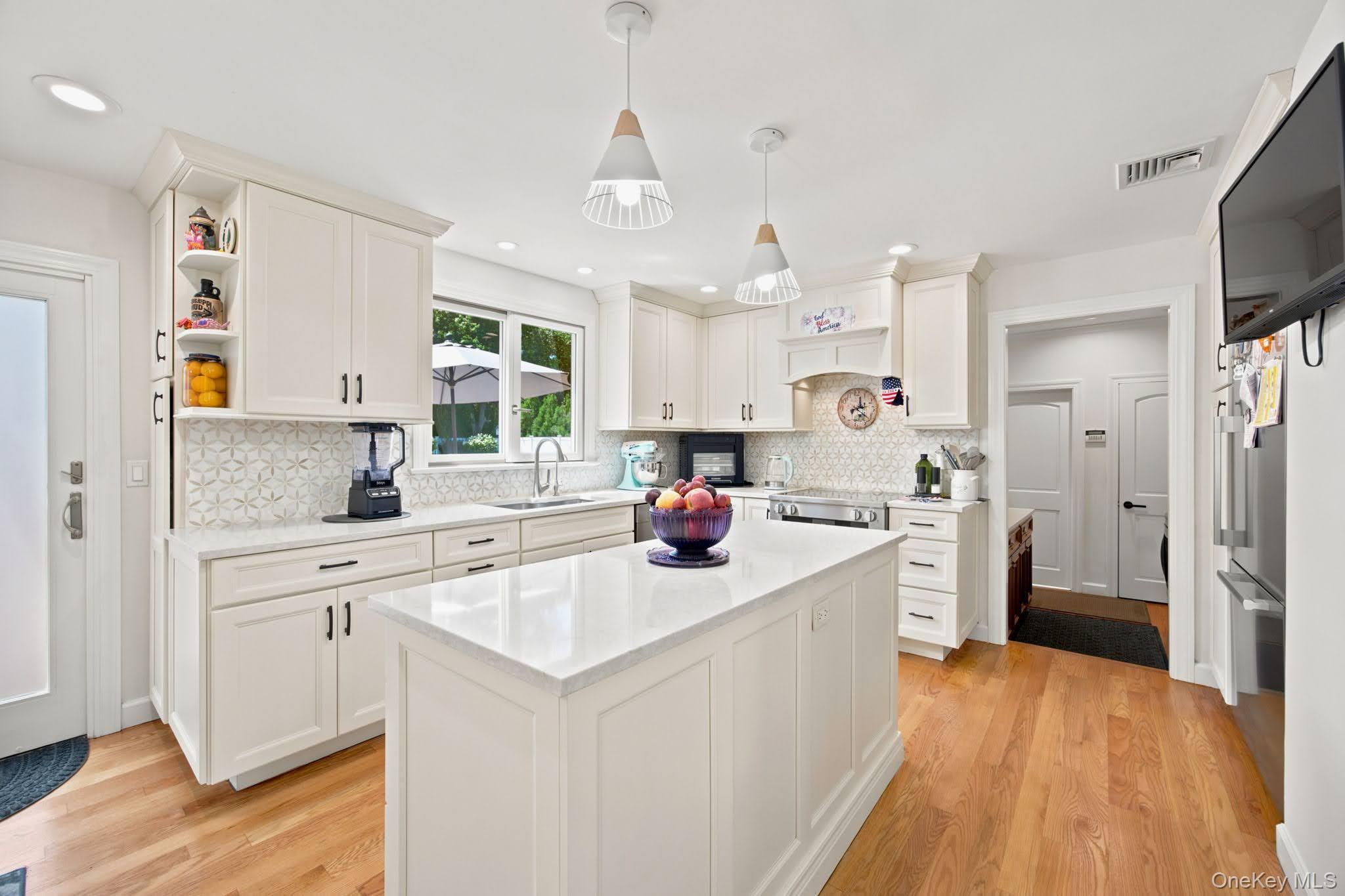 Single Family Artisan Avenue Suffolk County, NY 11743, MLS-1029987-11