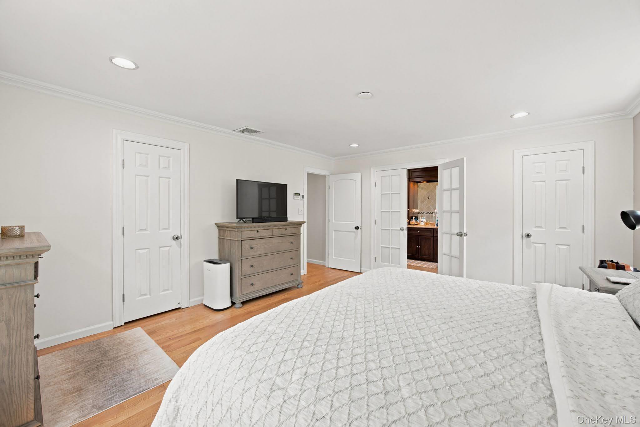 Single Family Artisan Avenue Suffolk County, NY 11743, MLS-1029987-28