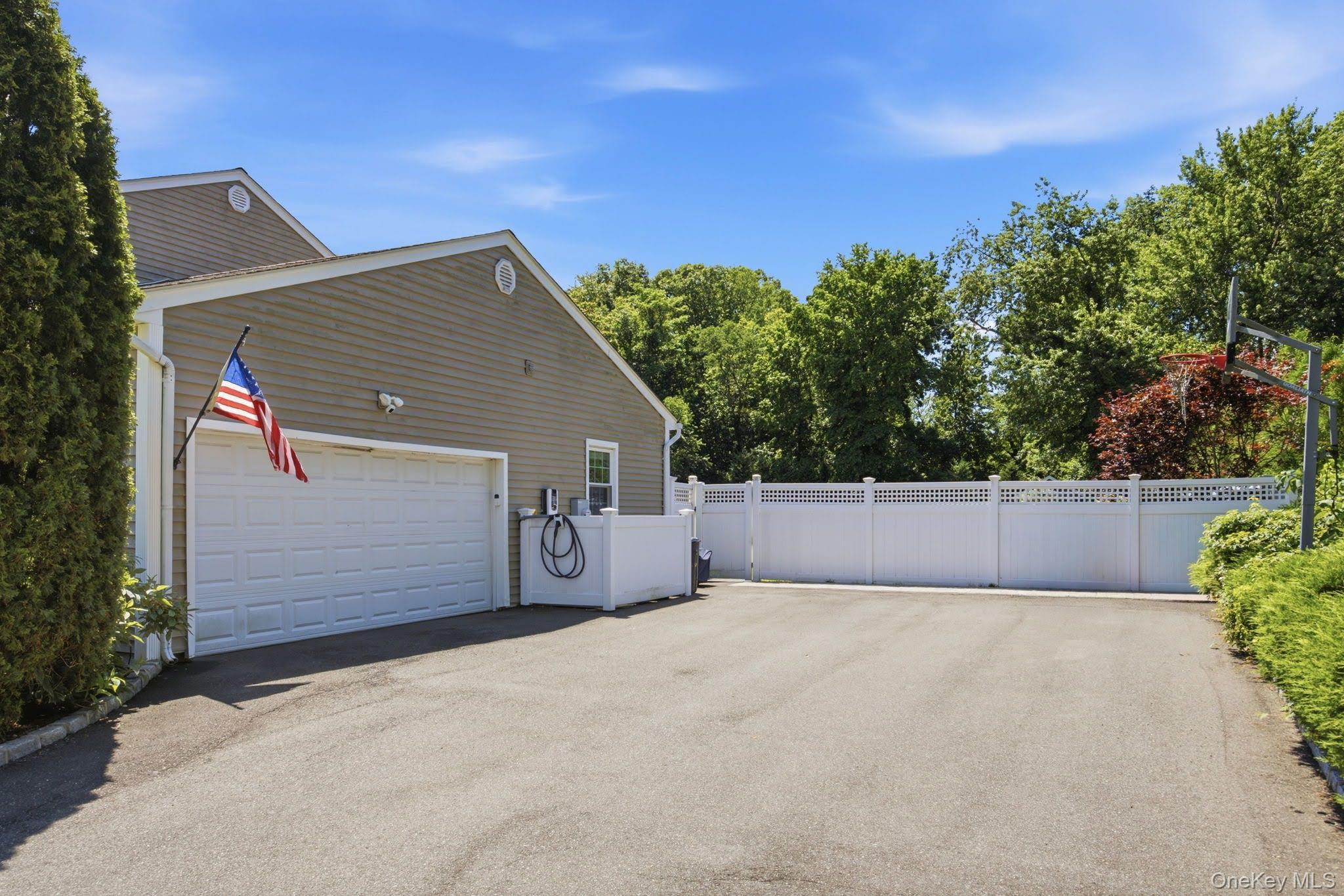 Single Family Artisan Avenue Suffolk County, NY 11743, MLS-1029987-5