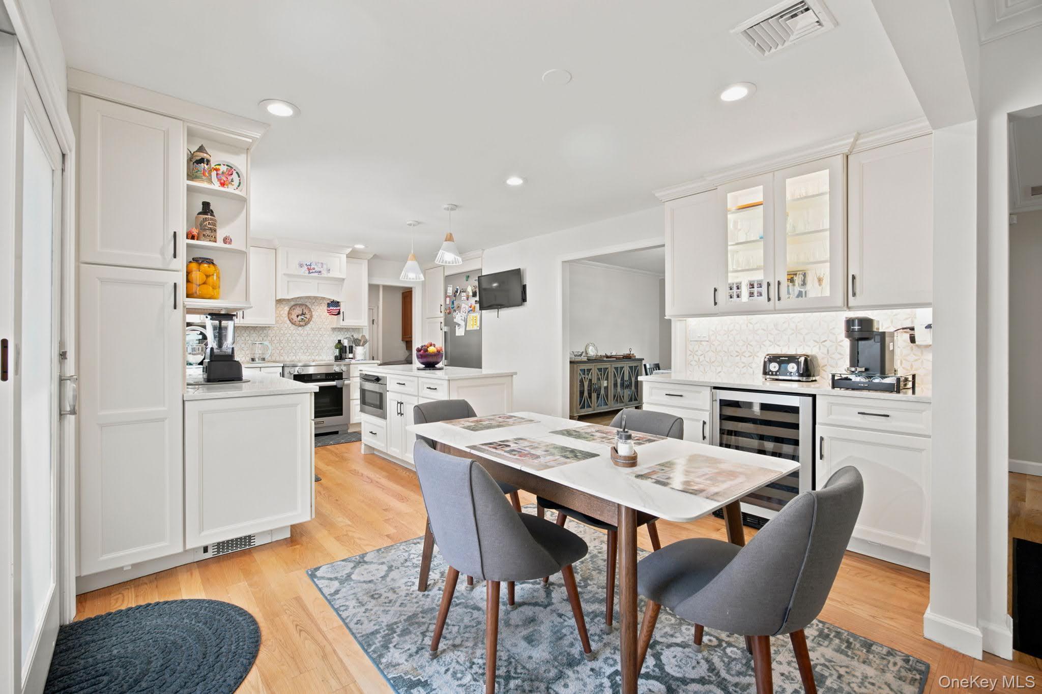 Single Family Artisan Avenue Suffolk County, NY 11743, MLS-1029987-9