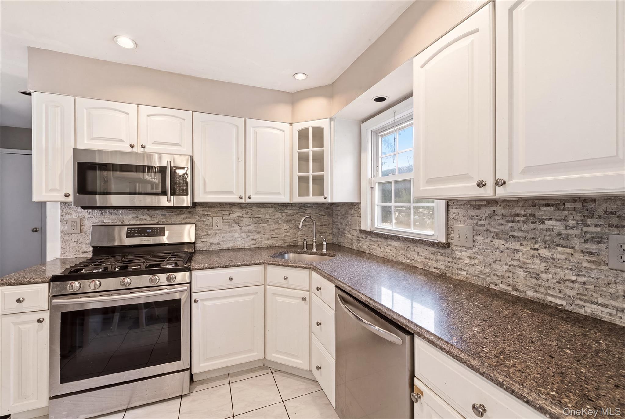 Single Family Catherine Street Suffolk County, NY 11731, MLS-1030002-5