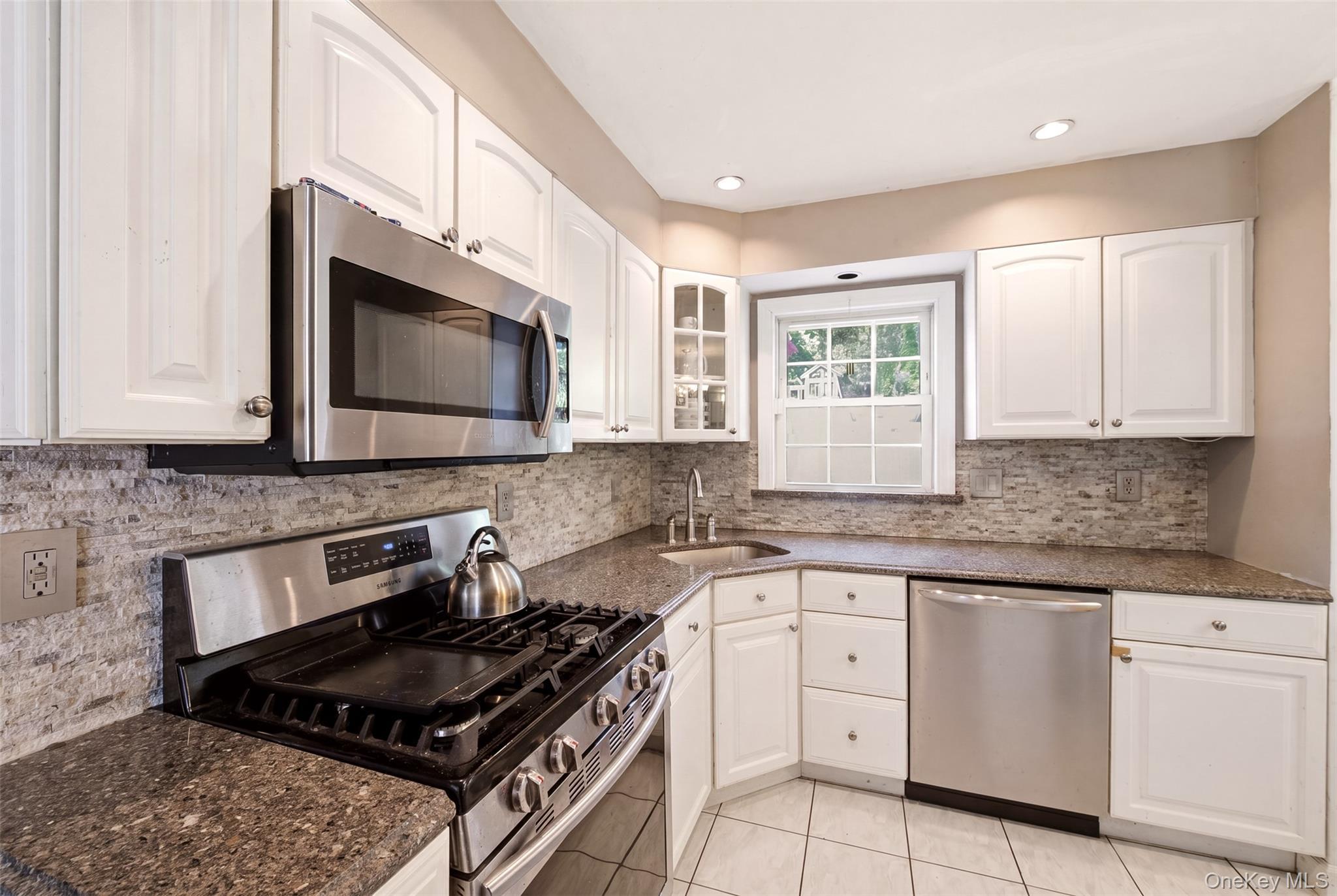 Single Family Catherine Street Suffolk County, NY 11731, MLS-1030002-6