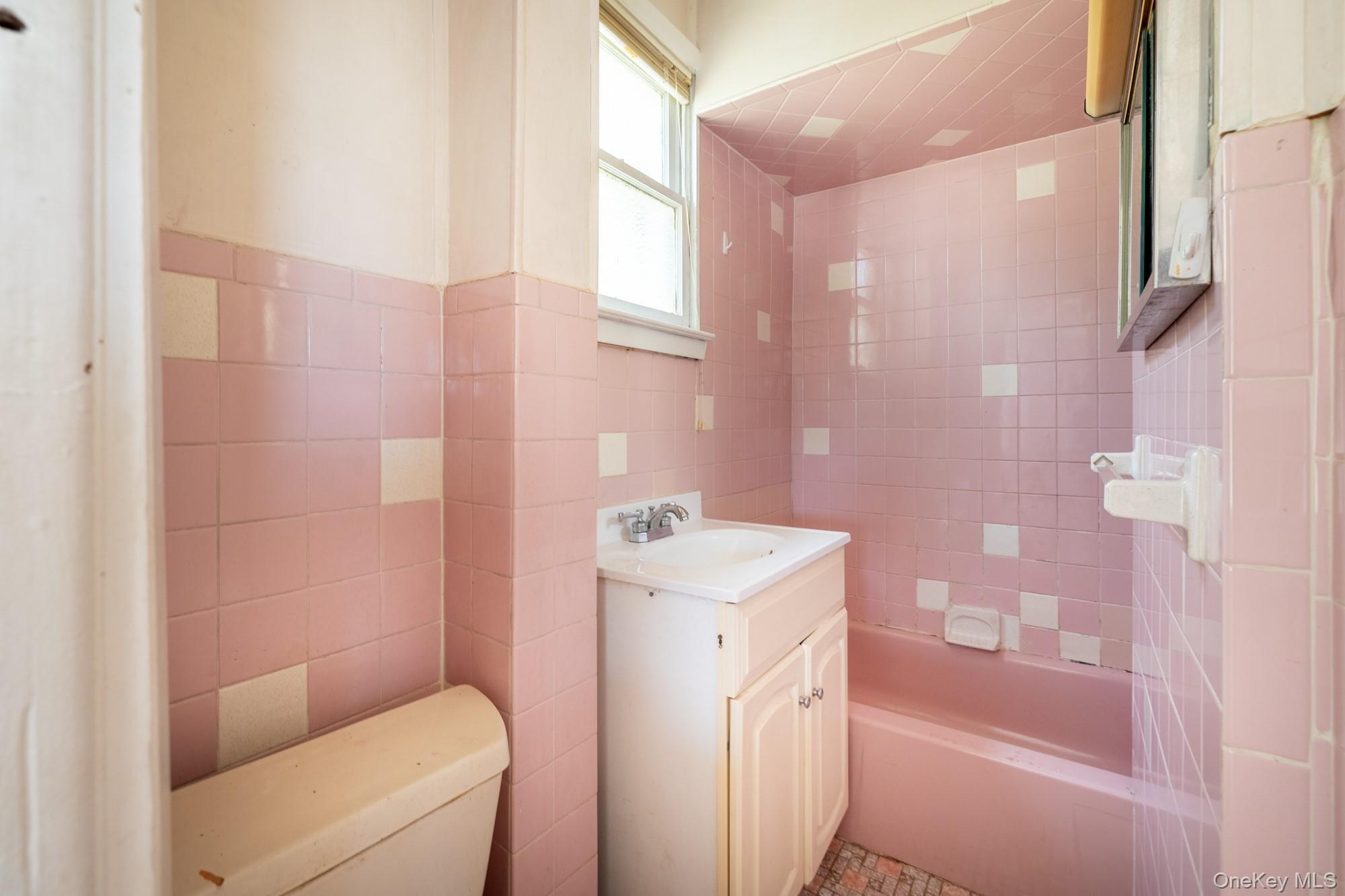 Single Family Barkley Avenue Bronx, NY 10465, MLS-1030006-15