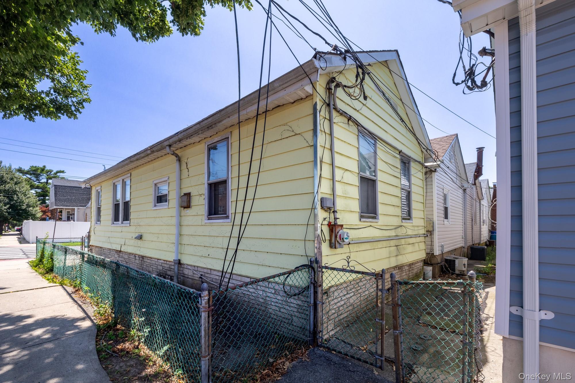 Single Family Barkley Avenue Bronx, NY 10465, MLS-1030006-3