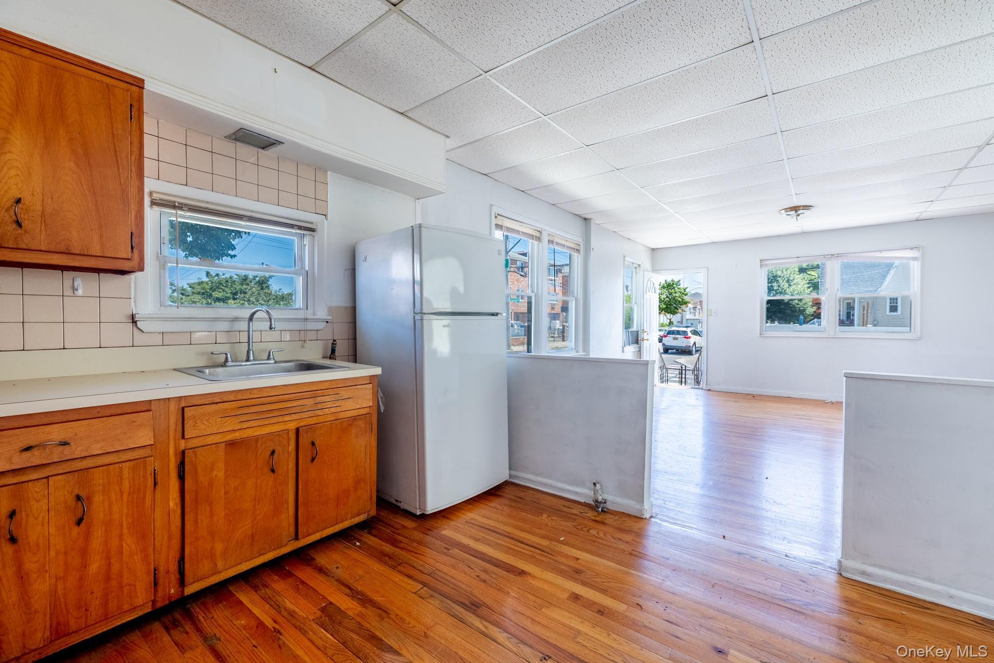 Single Family Barkley Avenue Bronx, NY 10465, MLS-1030006-4