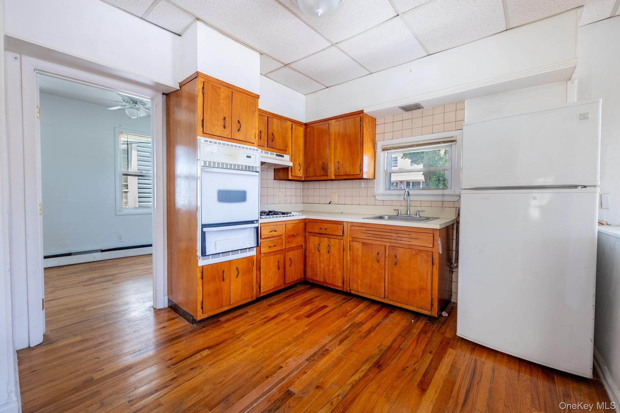 Single Family Barkley Avenue Bronx, NY 10465, MLS-1030006-5