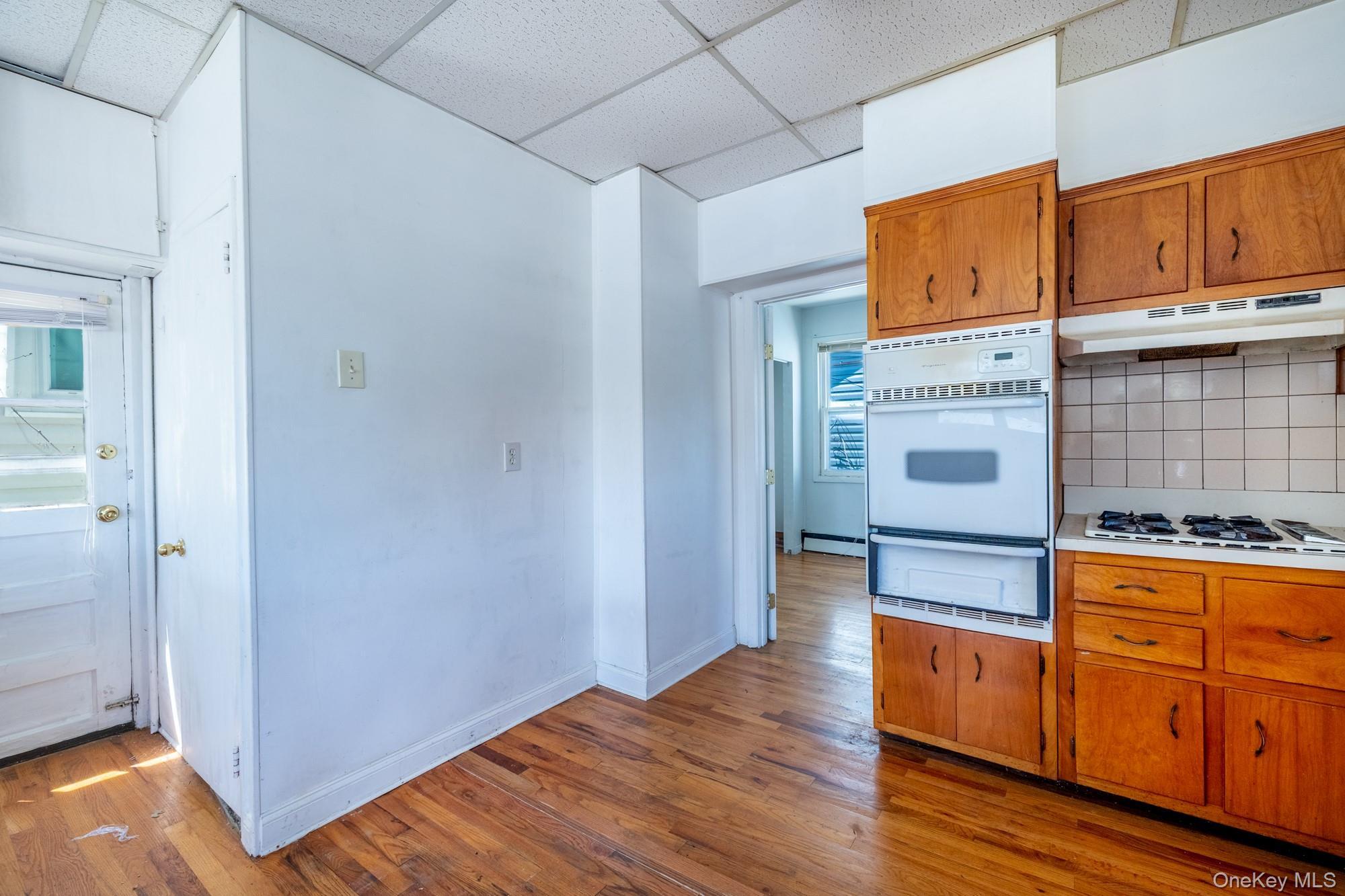Single Family Barkley Avenue Bronx, NY 10465, MLS-1030006-6
