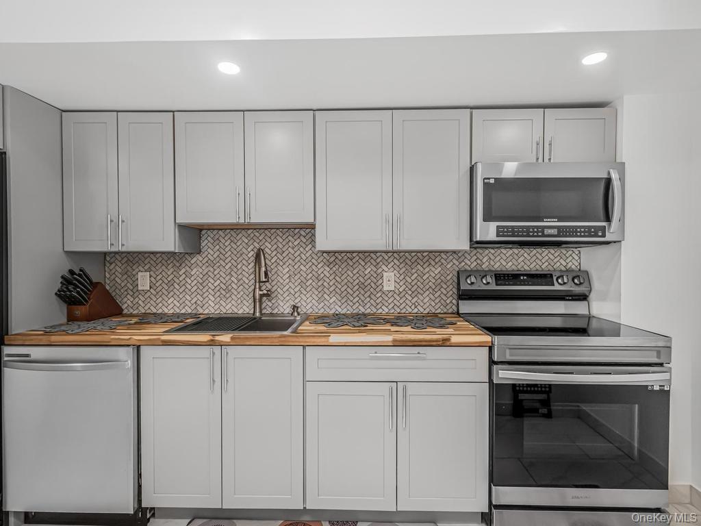 Single Family Fairgreen Court Westchester County, NY 10567, MLS-1030029-26
