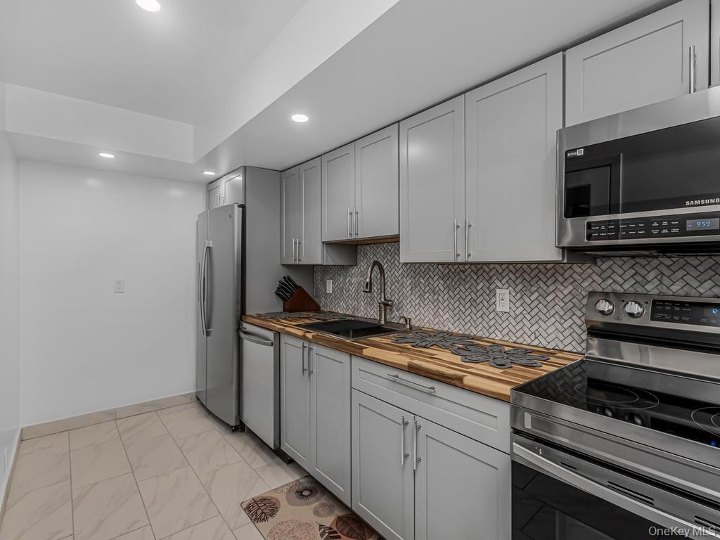 Single Family Fairgreen Court Westchester County, NY 10567, MLS-1030029-27