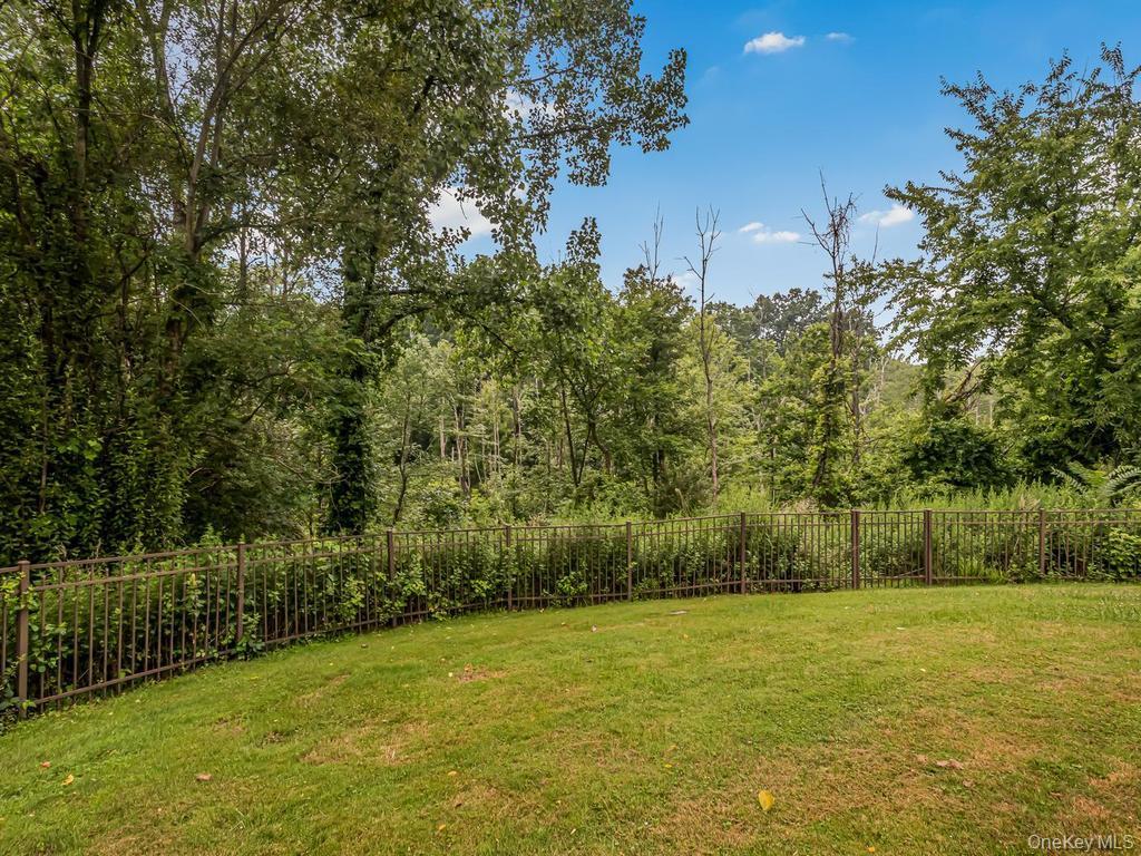Single Family Fairgreen Court Westchester County, NY 10567, MLS-1030029-39