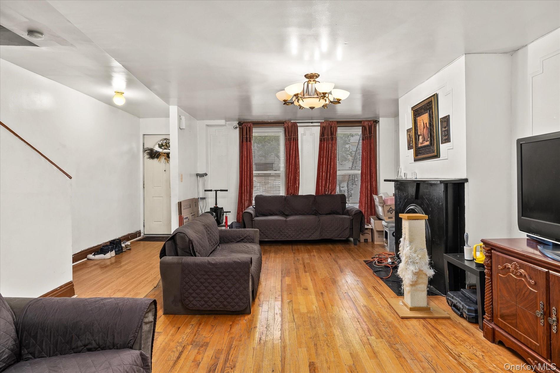Single Family Bergen Street  Brooklyn, NY 11213, MLS-1030111-21