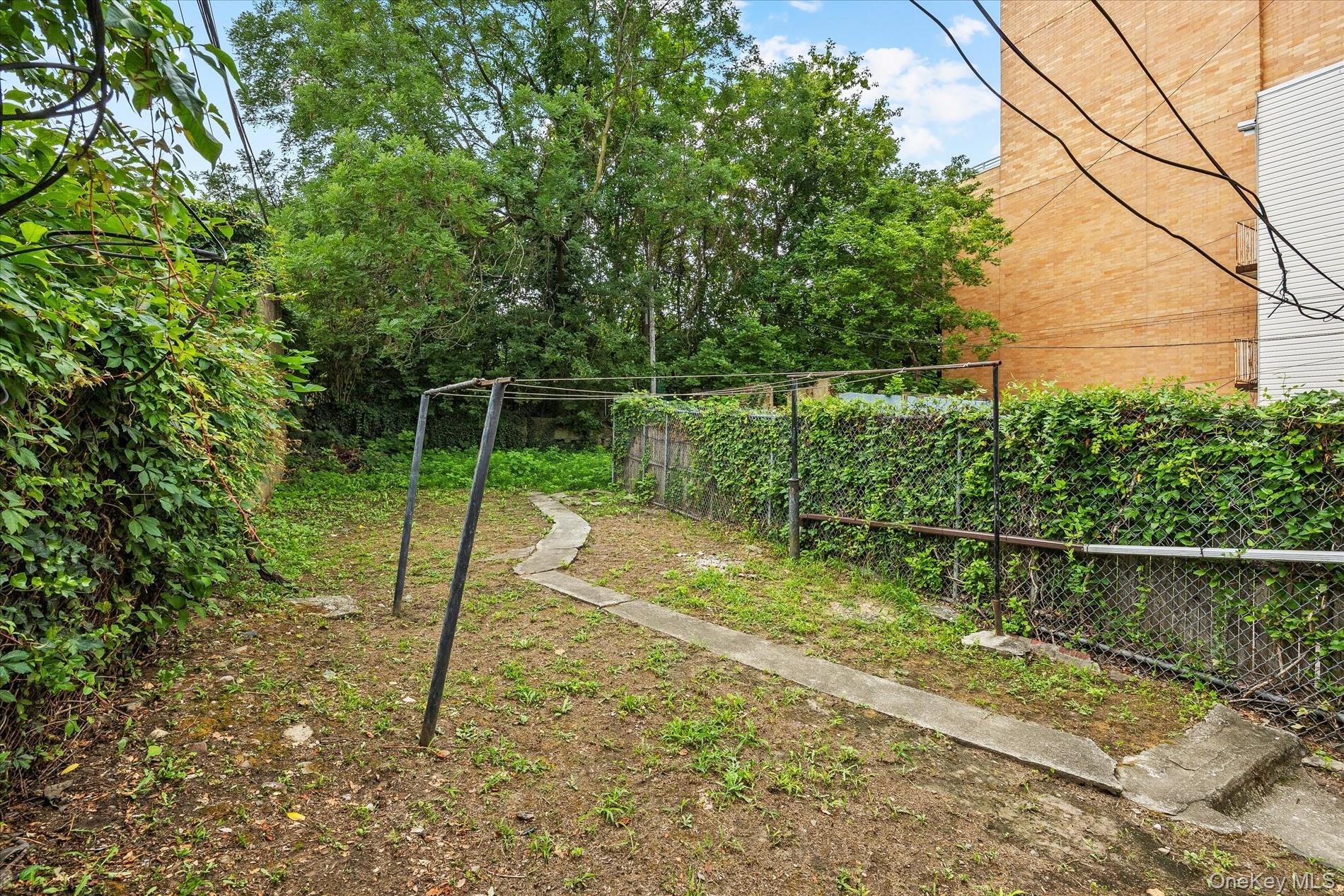 Single Family Bergen Street  Brooklyn, NY 11213, MLS-1030111-29