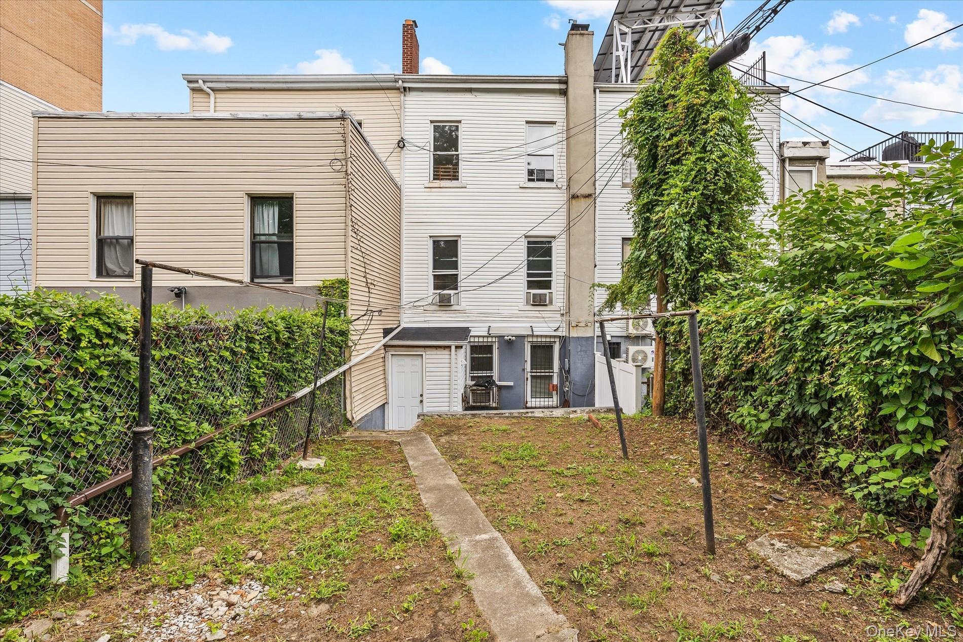 Single Family Bergen Street  Brooklyn, NY 11213, MLS-1030111-31