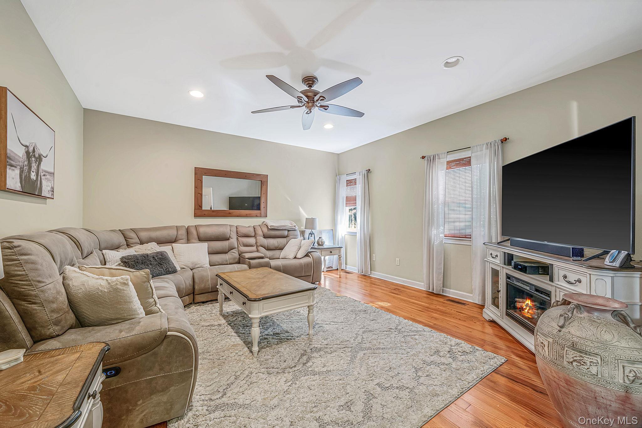 Single Family Holiday Boulevard Suffolk County, NY 11934, MLS-1030121-15