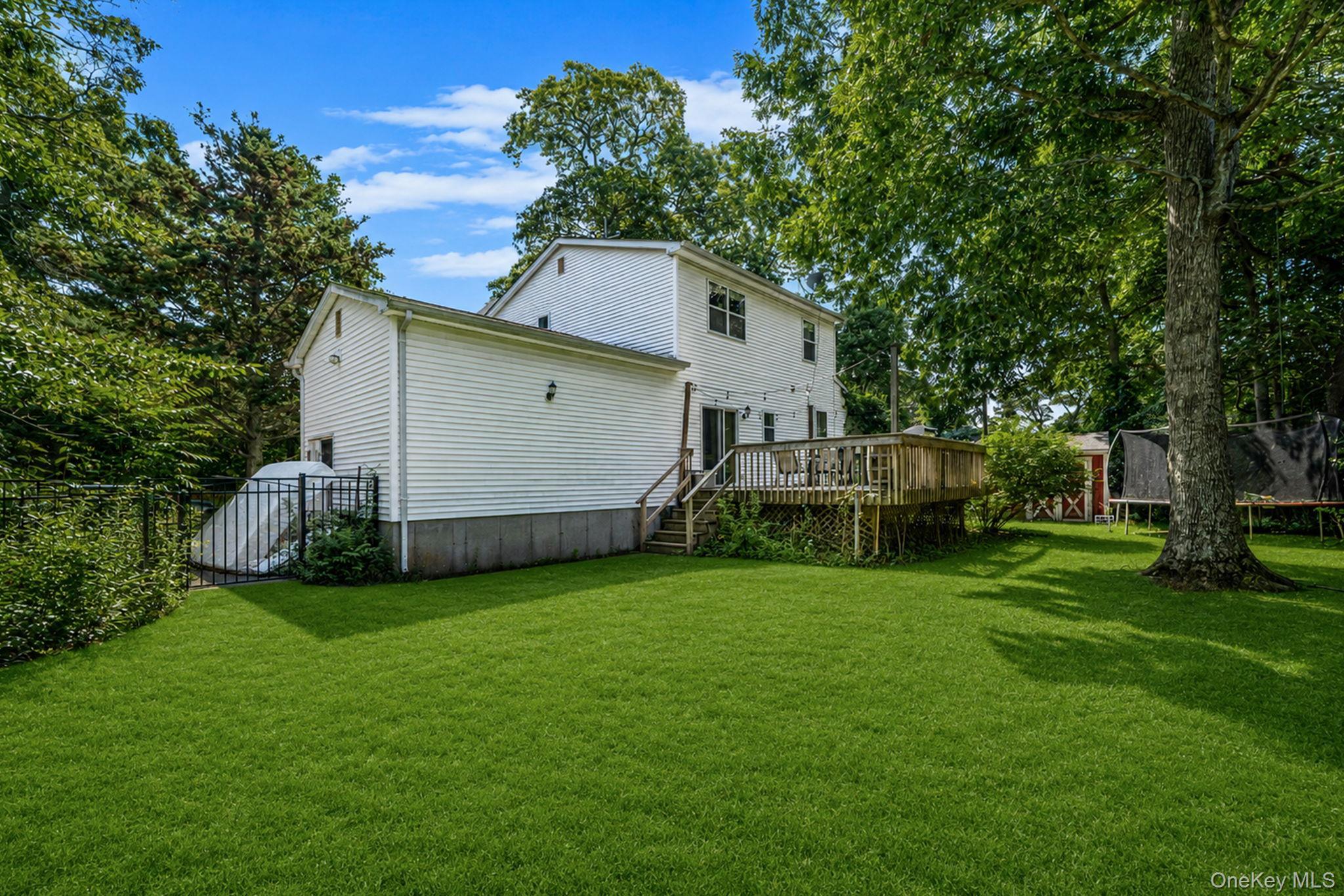 Single Family Holiday Boulevard Suffolk County, NY 11934, MLS-1030121-31