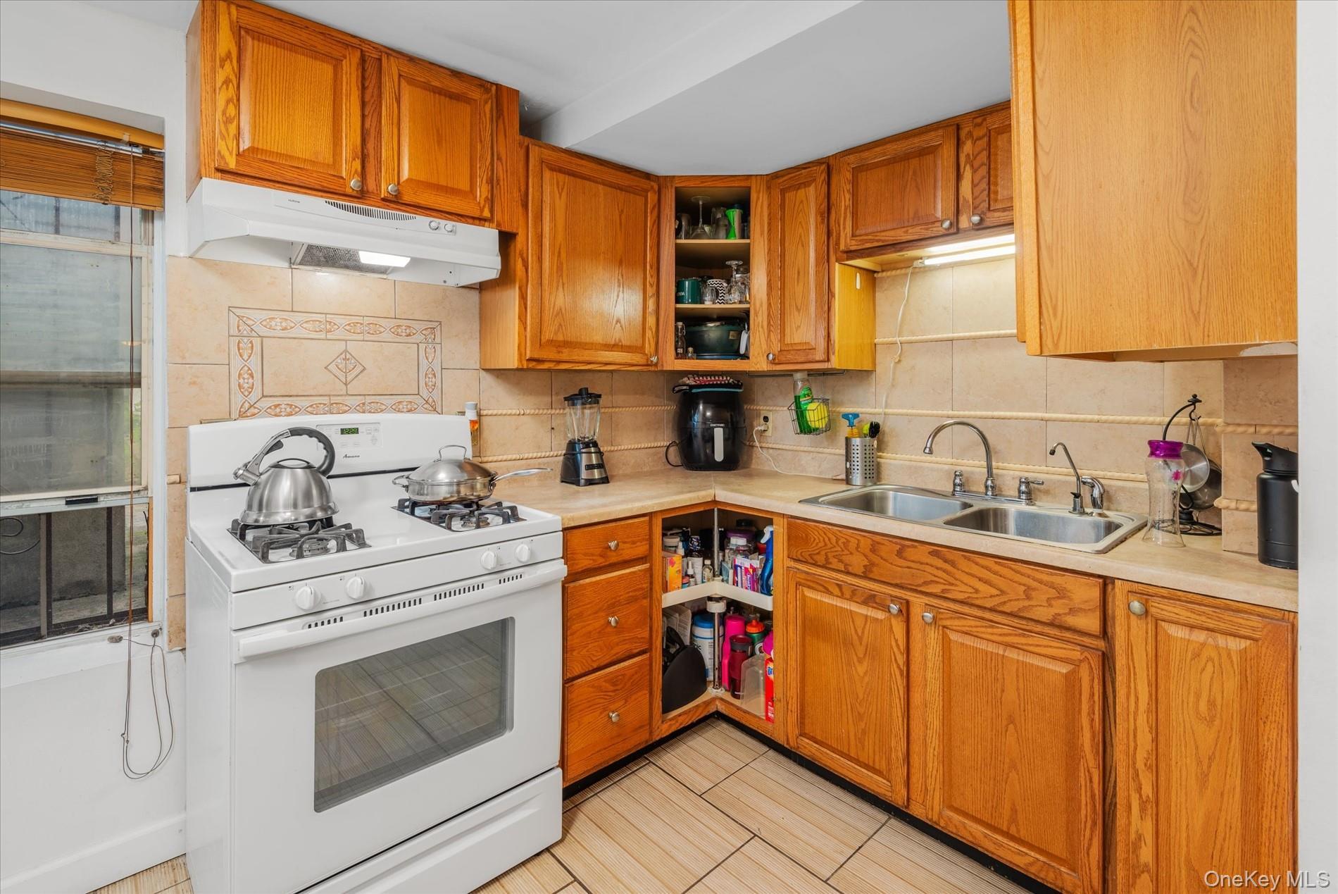 Single Family Putnam Avenue Brooklyn, NY 11221, MLS-1030126-10