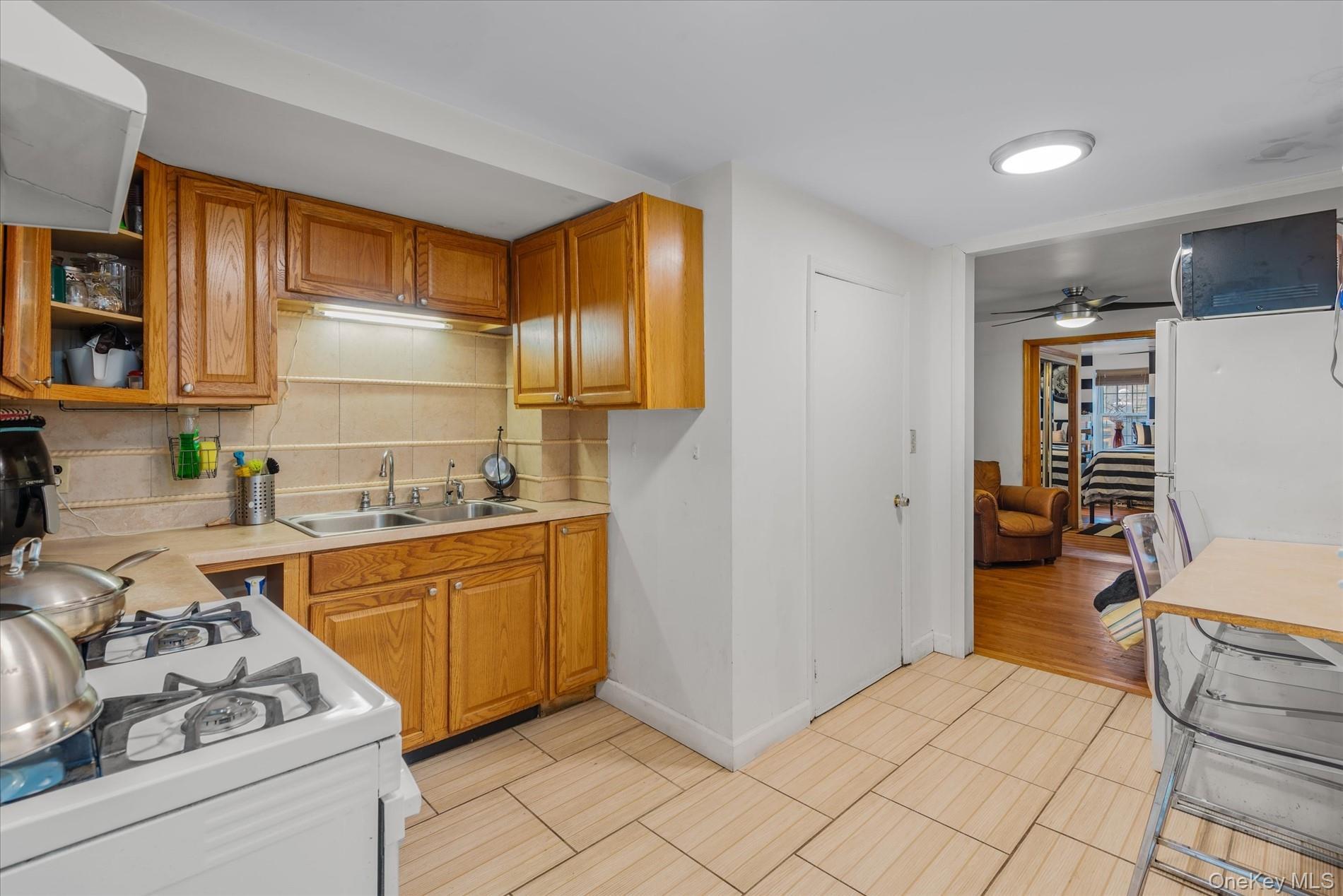 Single Family Putnam Avenue Brooklyn, NY 11221, MLS-1030126-11