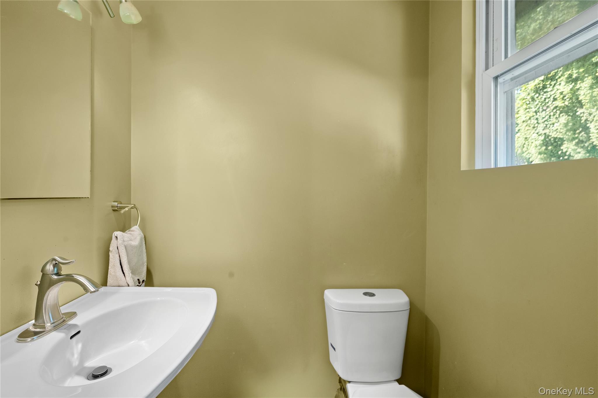 Single Family Cliff Road W Suffolk County, NY 11792, MLS-1030137-11