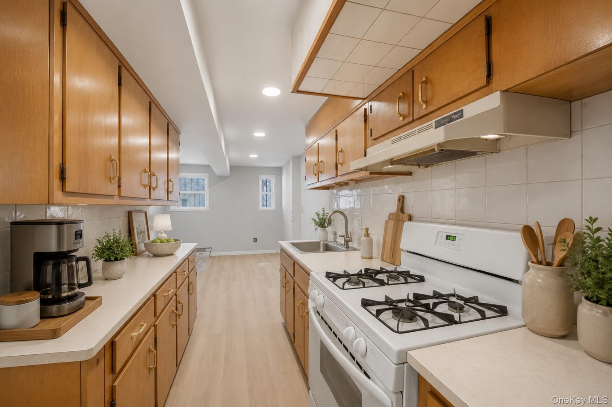 Single Family Baychester Avenue  Bronx, NY 10466, MLS-1030149-4